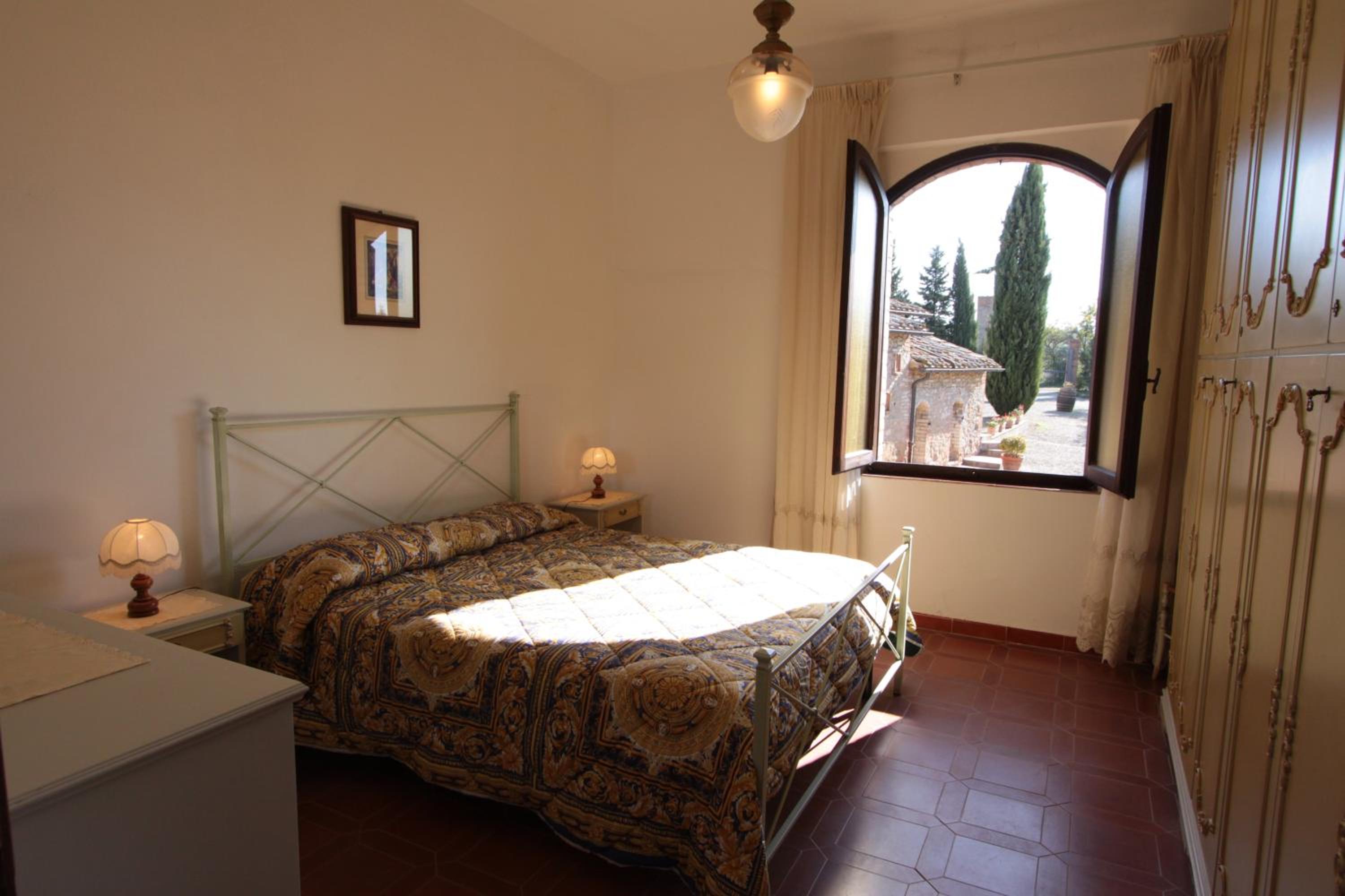 Large Two-Bedroom Apartment with Balcony photo 1