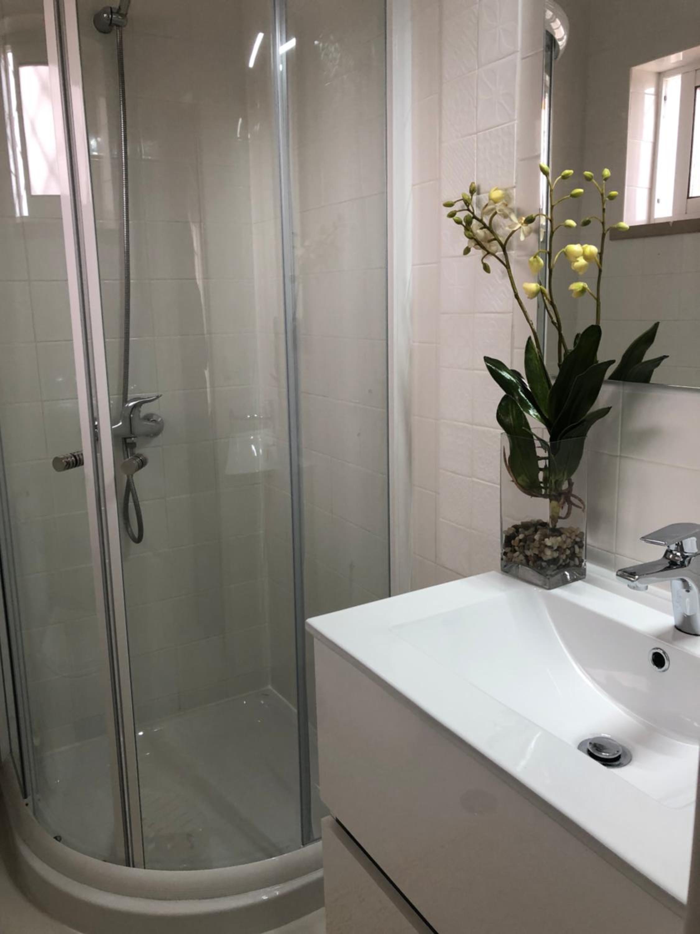 Deluxe Double Room (2 Adults + 1 Child) - Photo 3