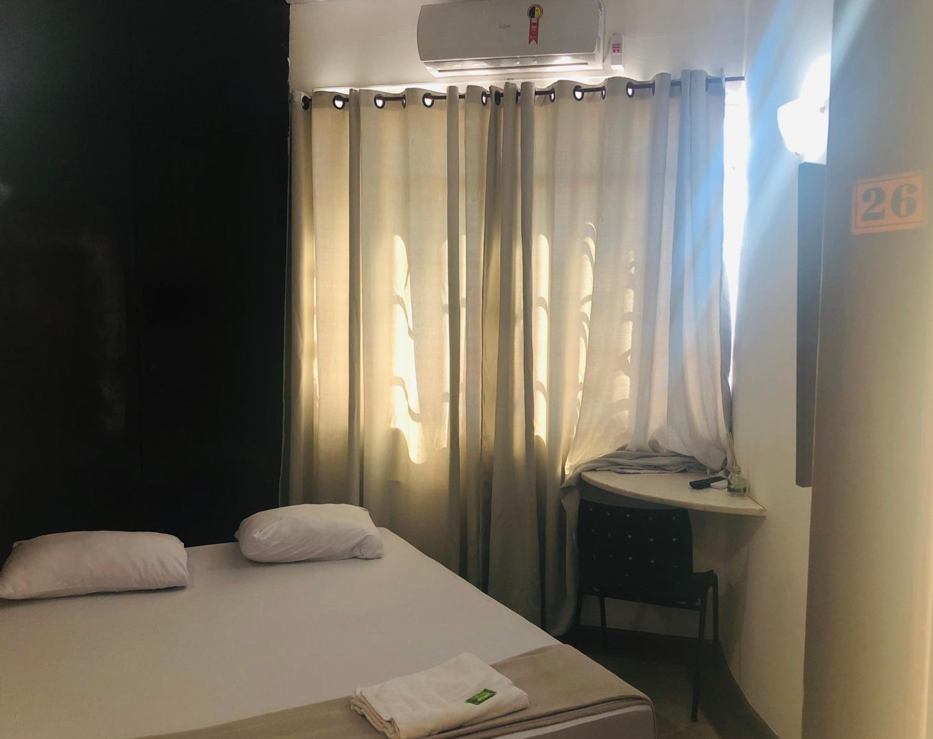 Queen Room photo 2