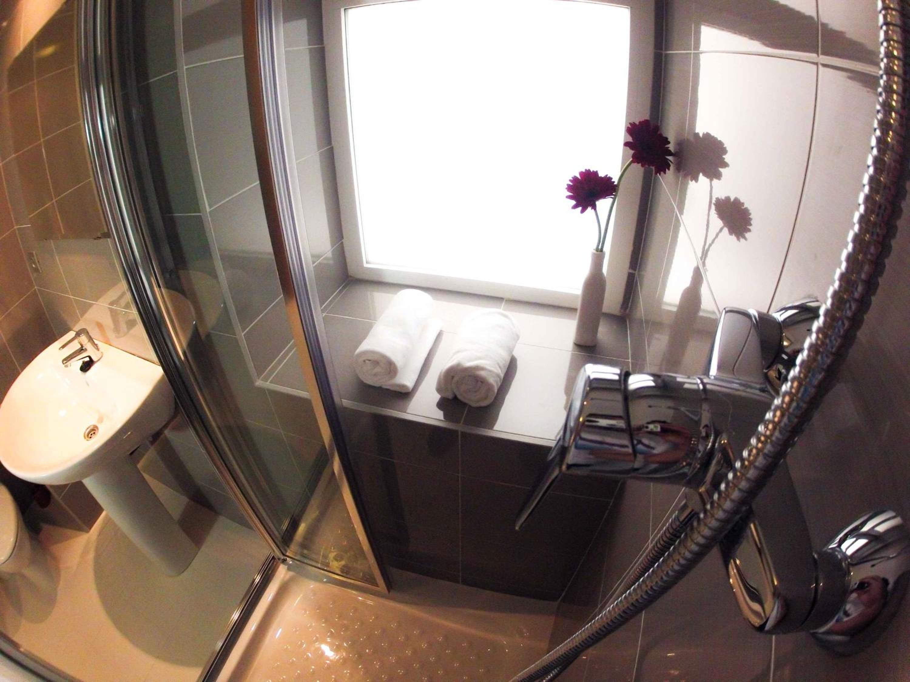 Double Room with Private Bathroom — the supplier's photographs — photo 2