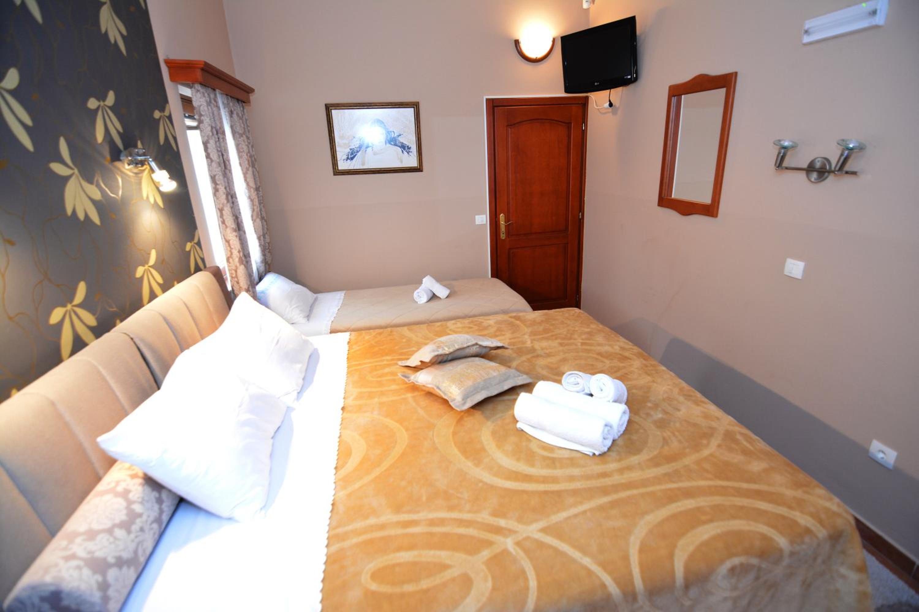 One-Bedroom Apartment (3 Adults)