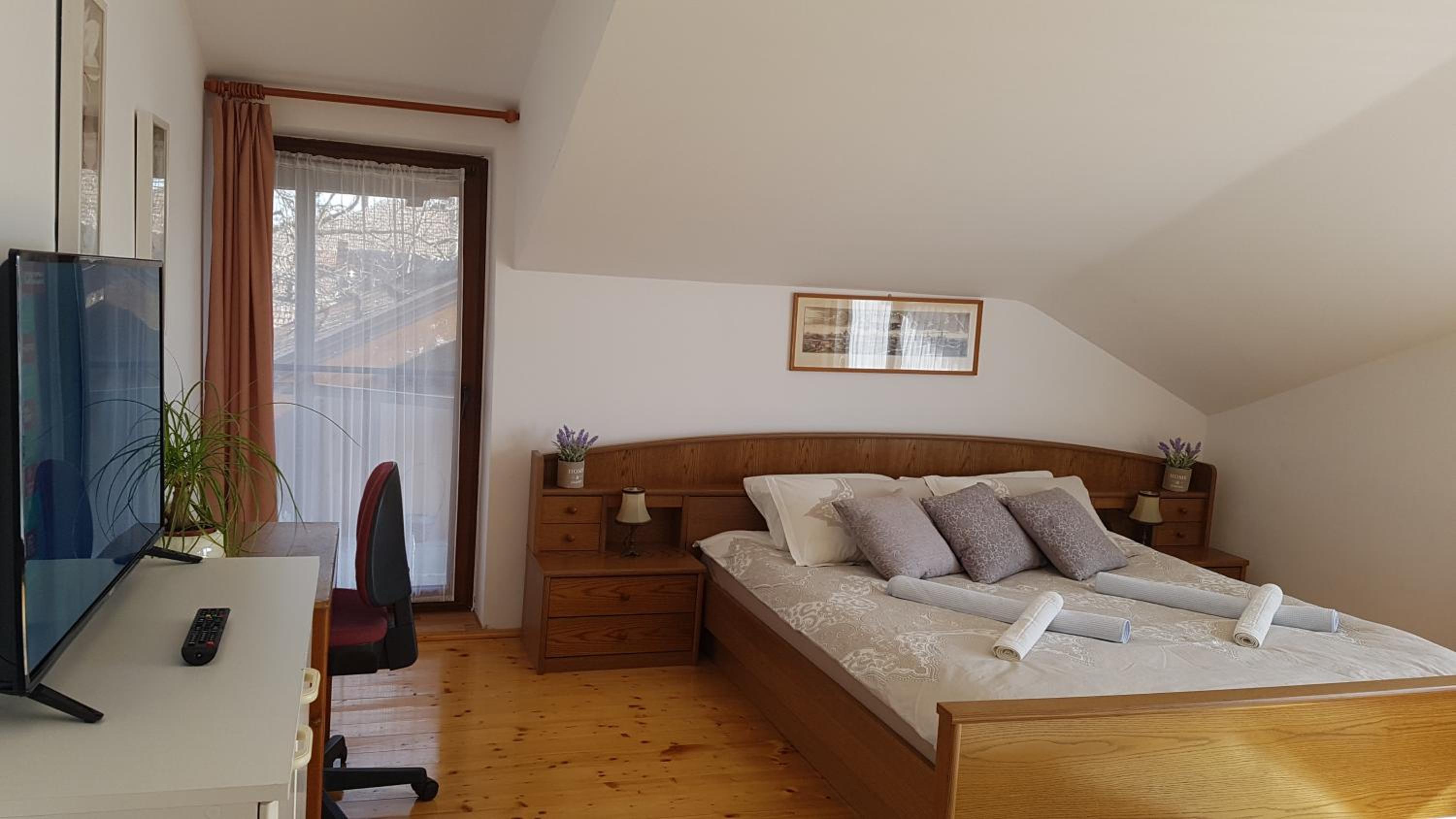 Deluxe King Room - Photo 6