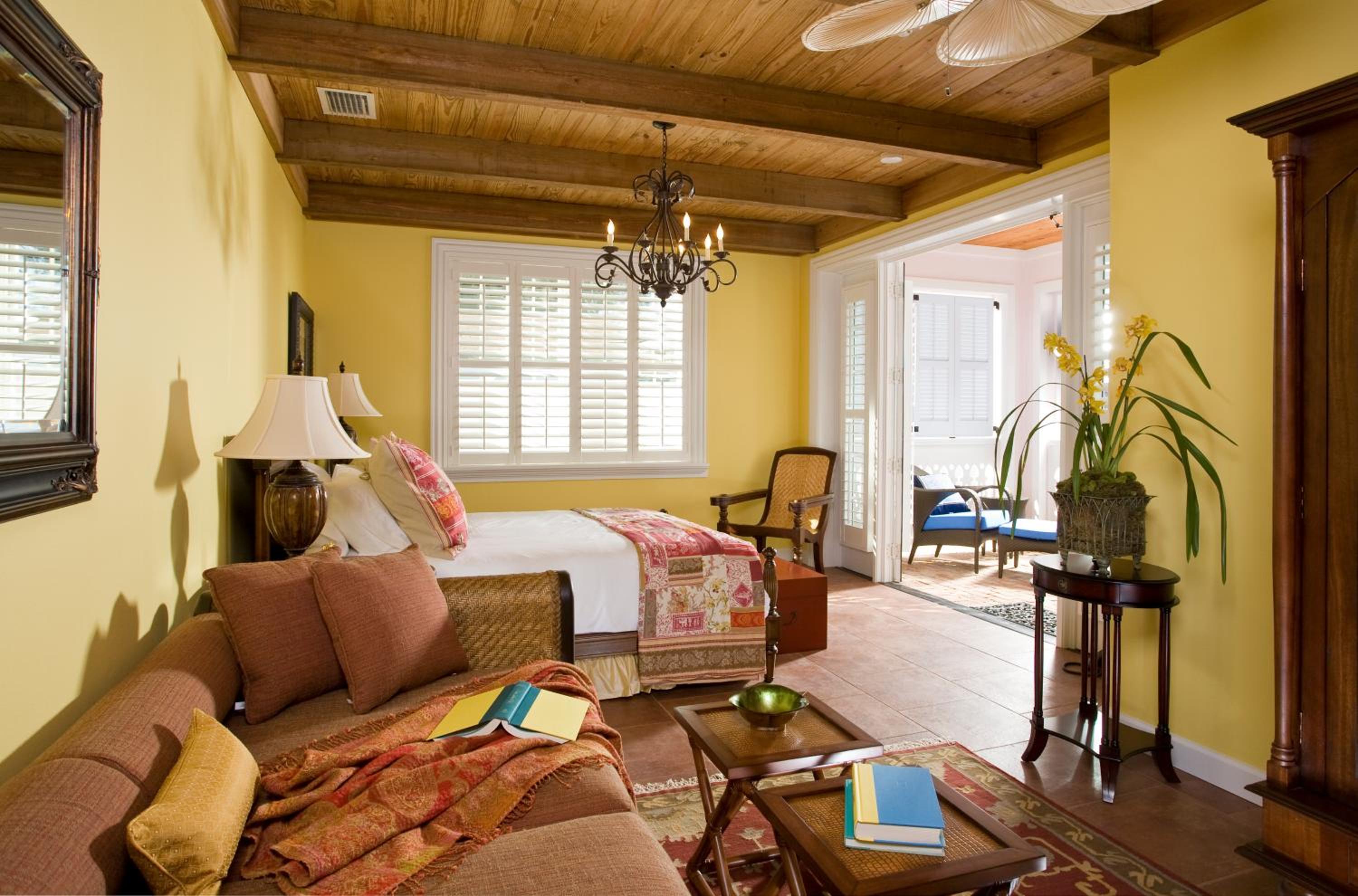 King Room with Sitting Area and Daybed
