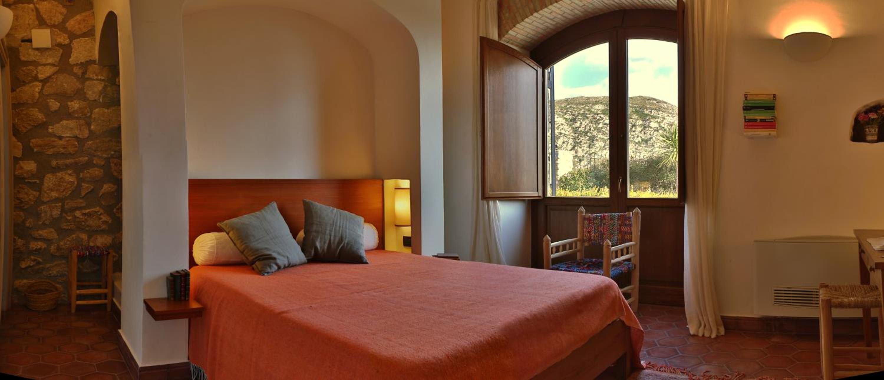 Deluxe Double Room with Bath photo 2