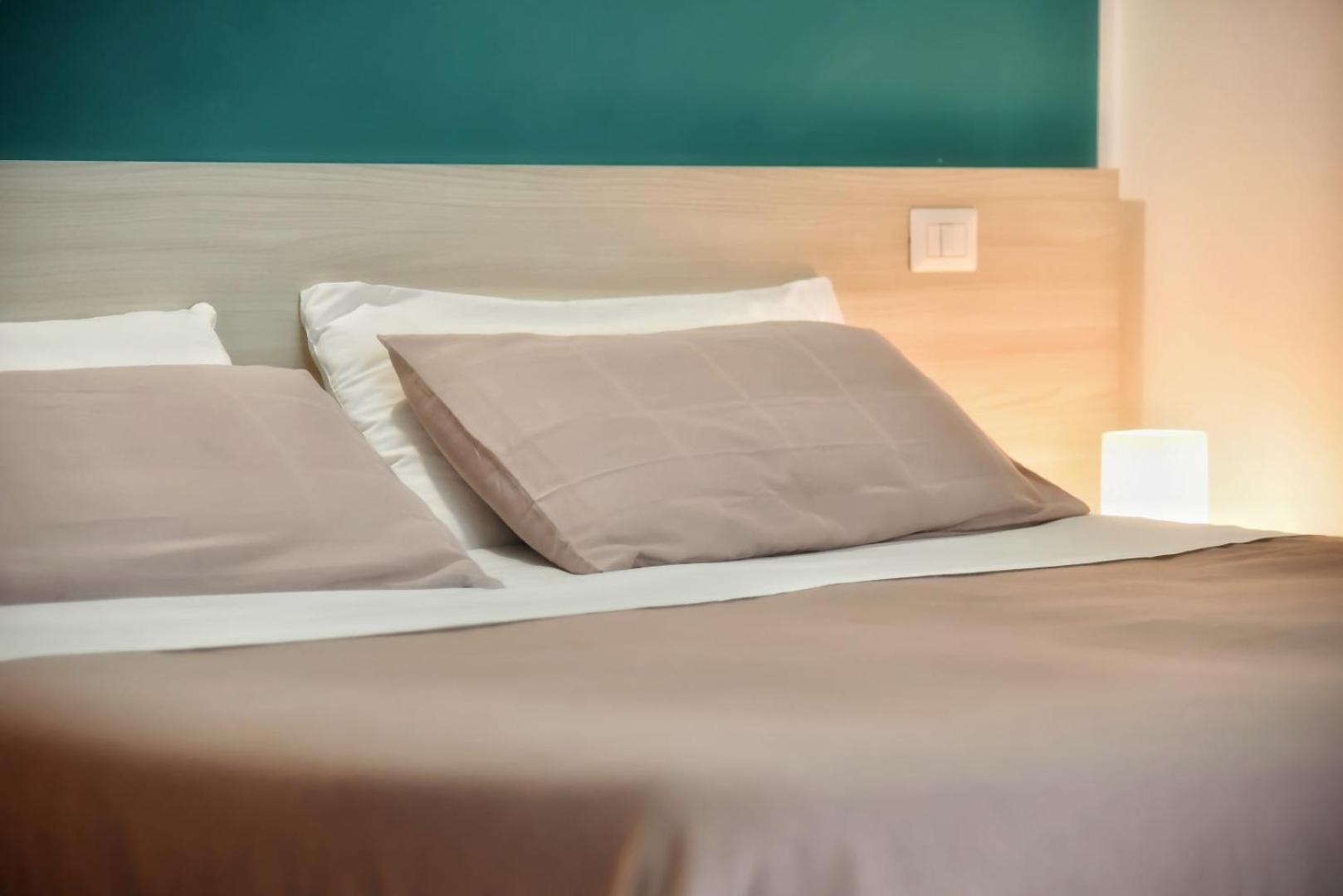Deluxe Double or Twin Room - Photo 9
