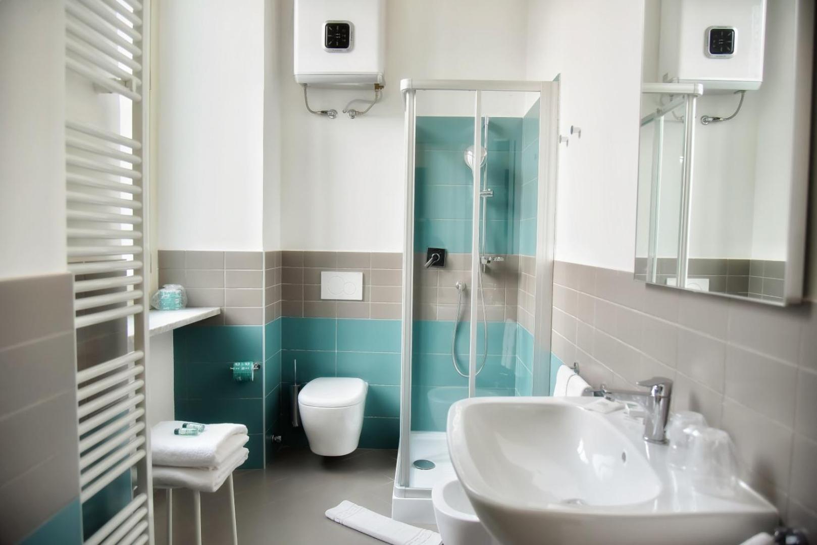 Deluxe Double or Twin Room - Photo 13