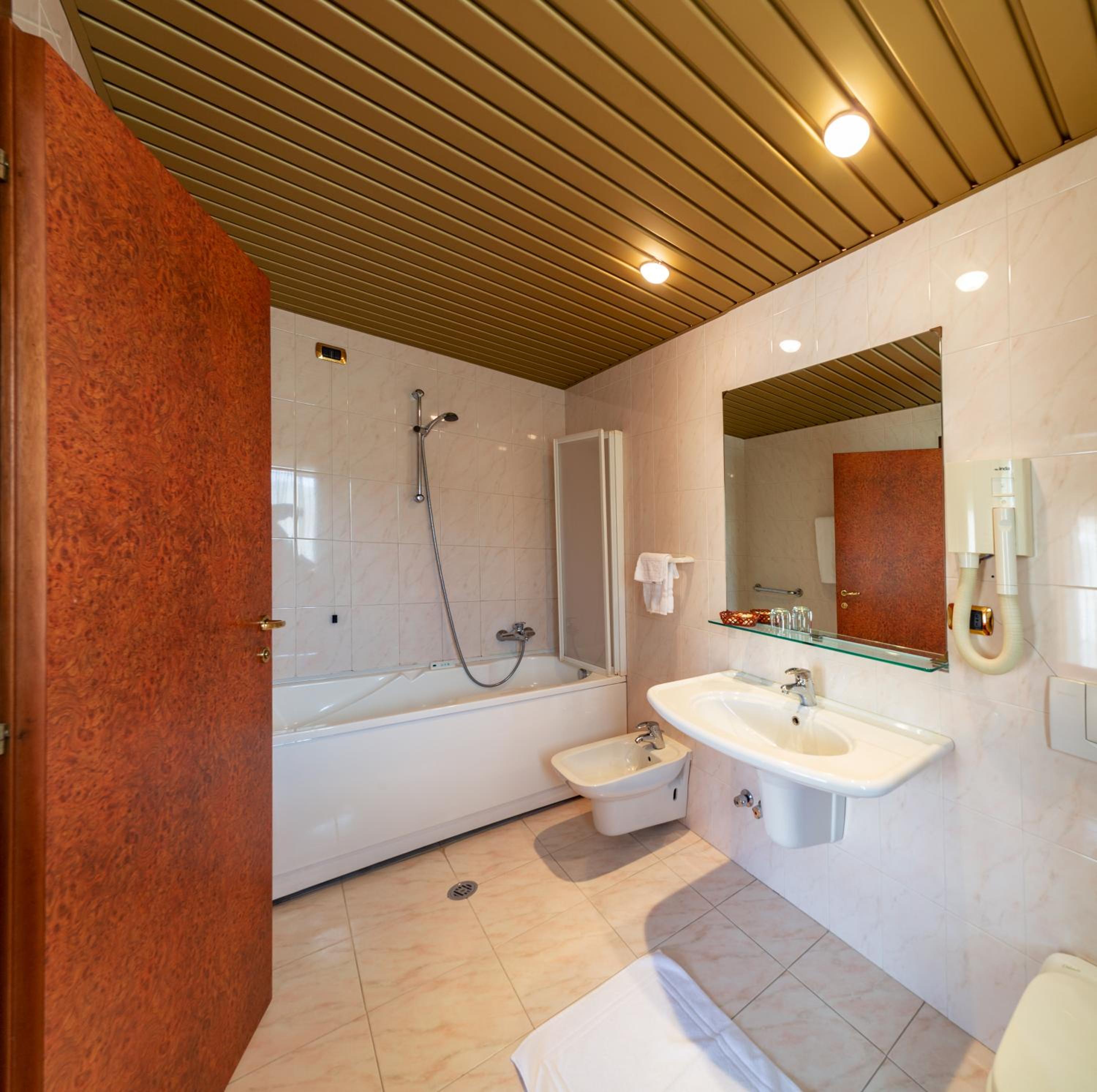 Junior Suite with Balcony photo 2