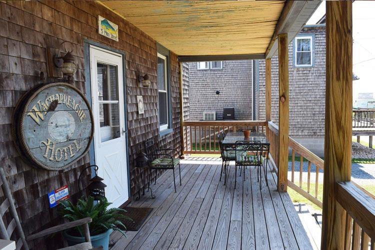 Five-Bedroom House photo 3