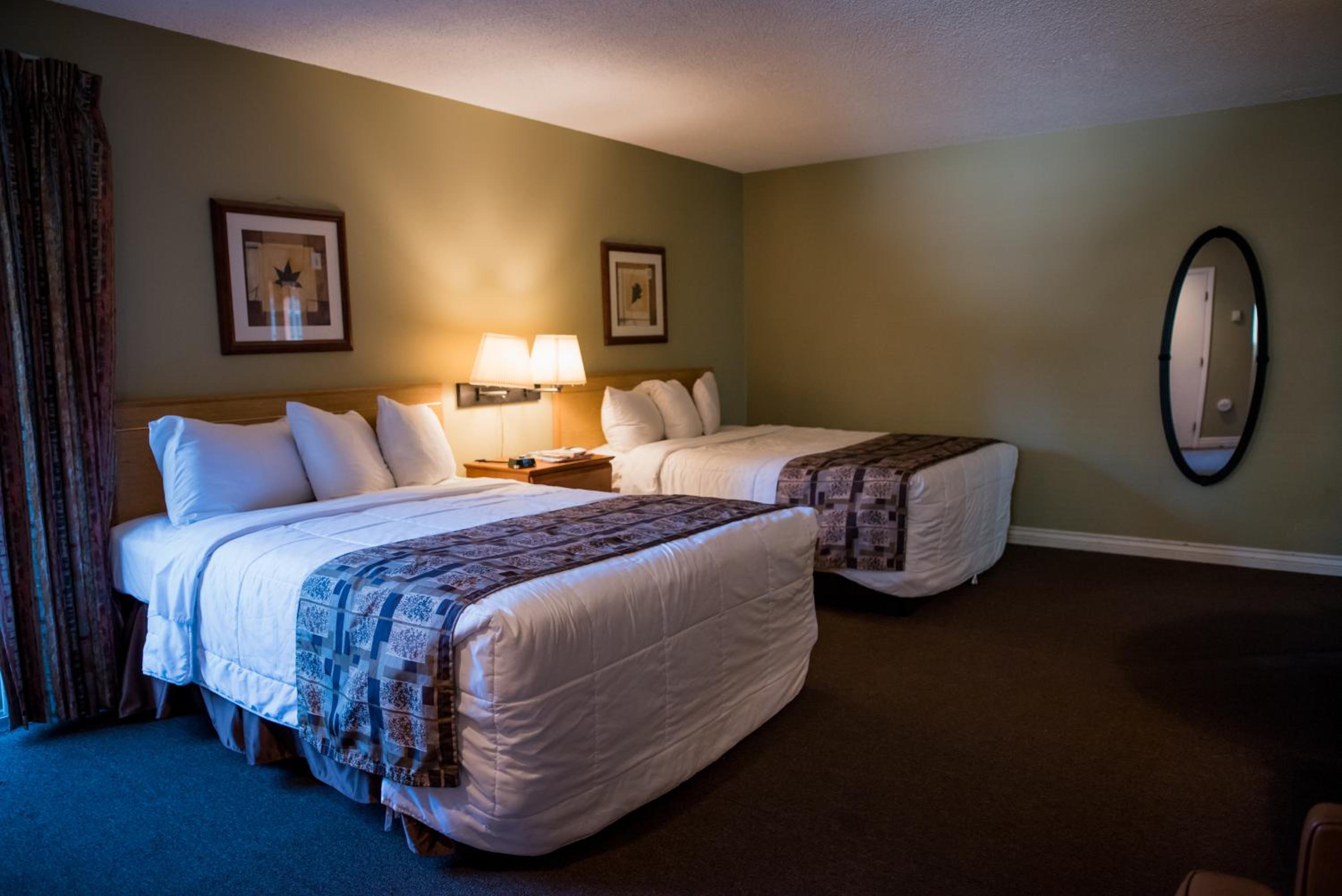 Deluxe Queen Room with Two Queen Beds and Kitchen - Photo 3