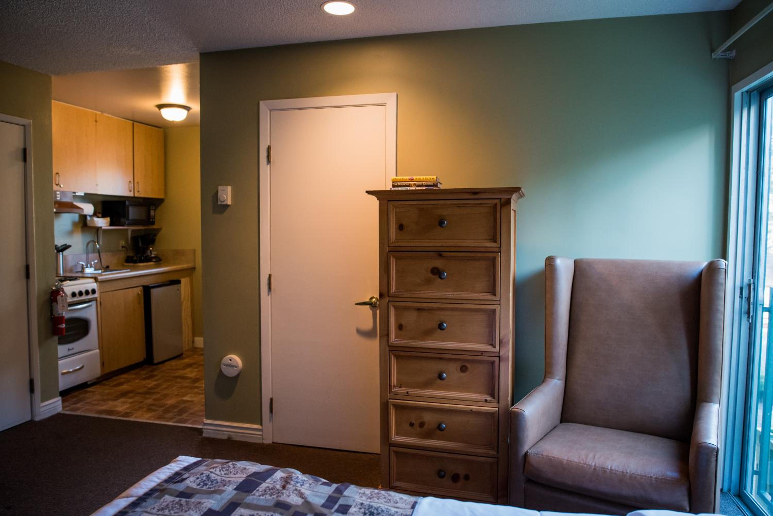 Deluxe Queen Room with Two Queen Beds and Kitchen - Photo 1