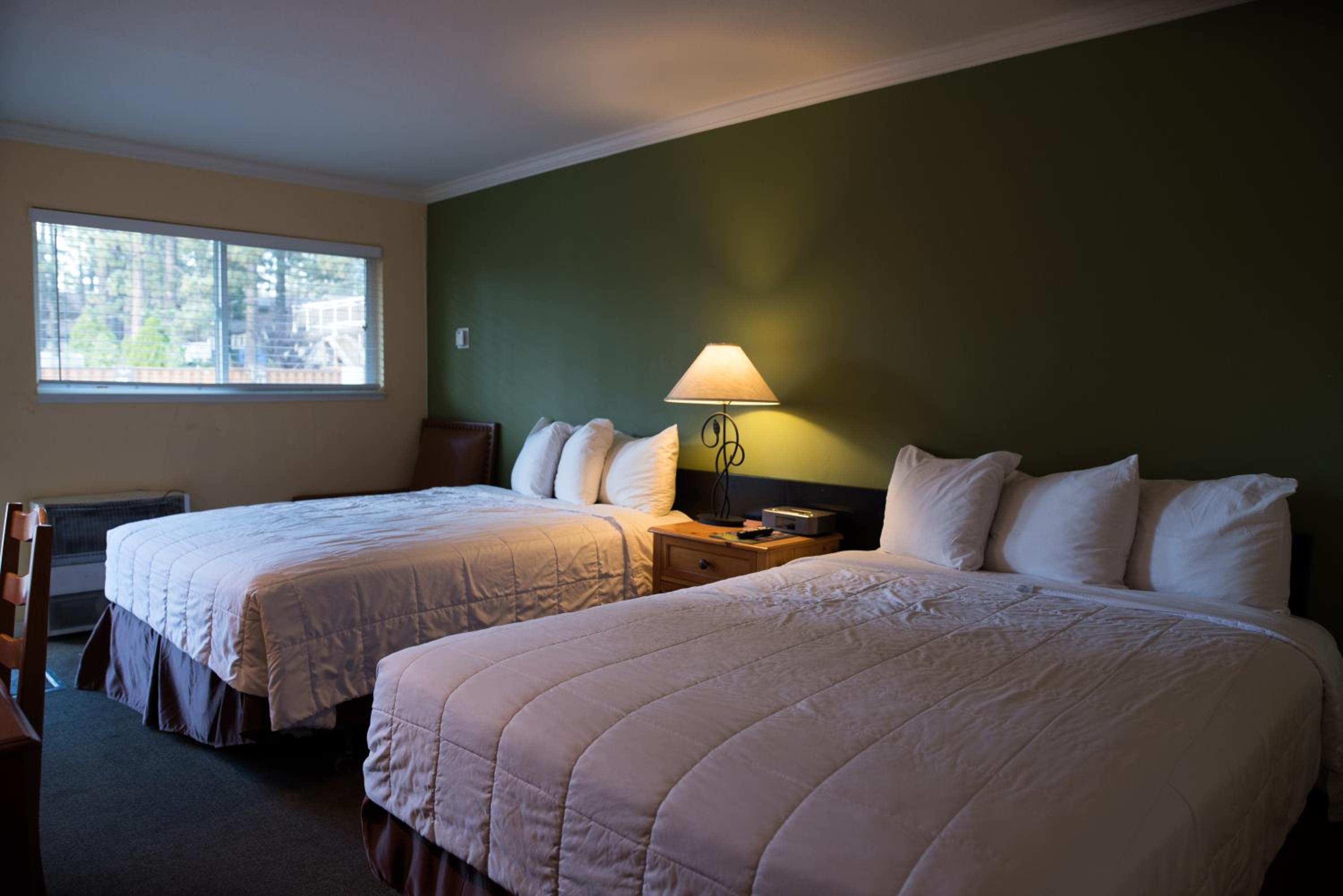 Superior Queen Room with Two Queen Beds - Photo 3