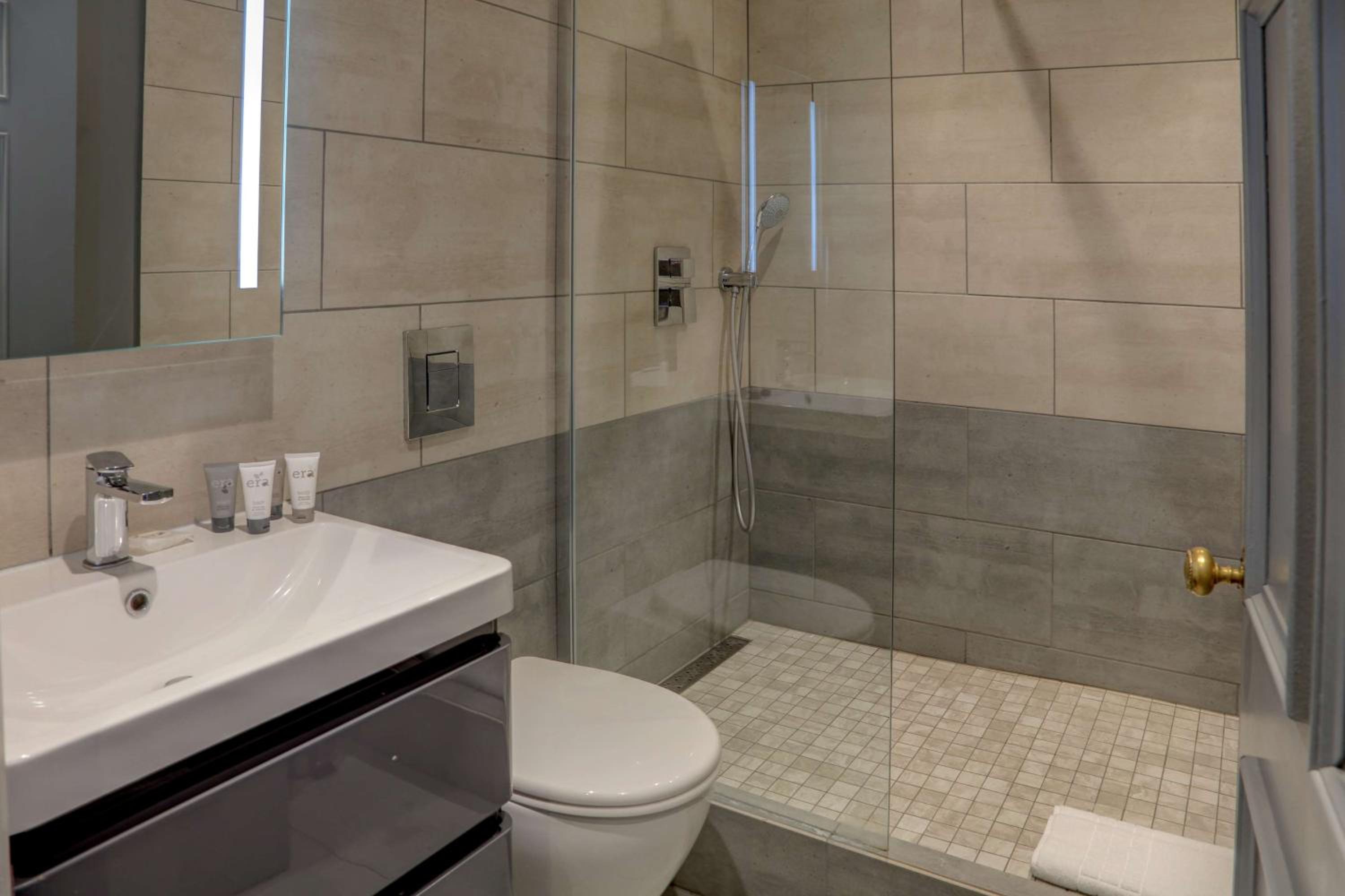 Standard Twin Room - Photo 3