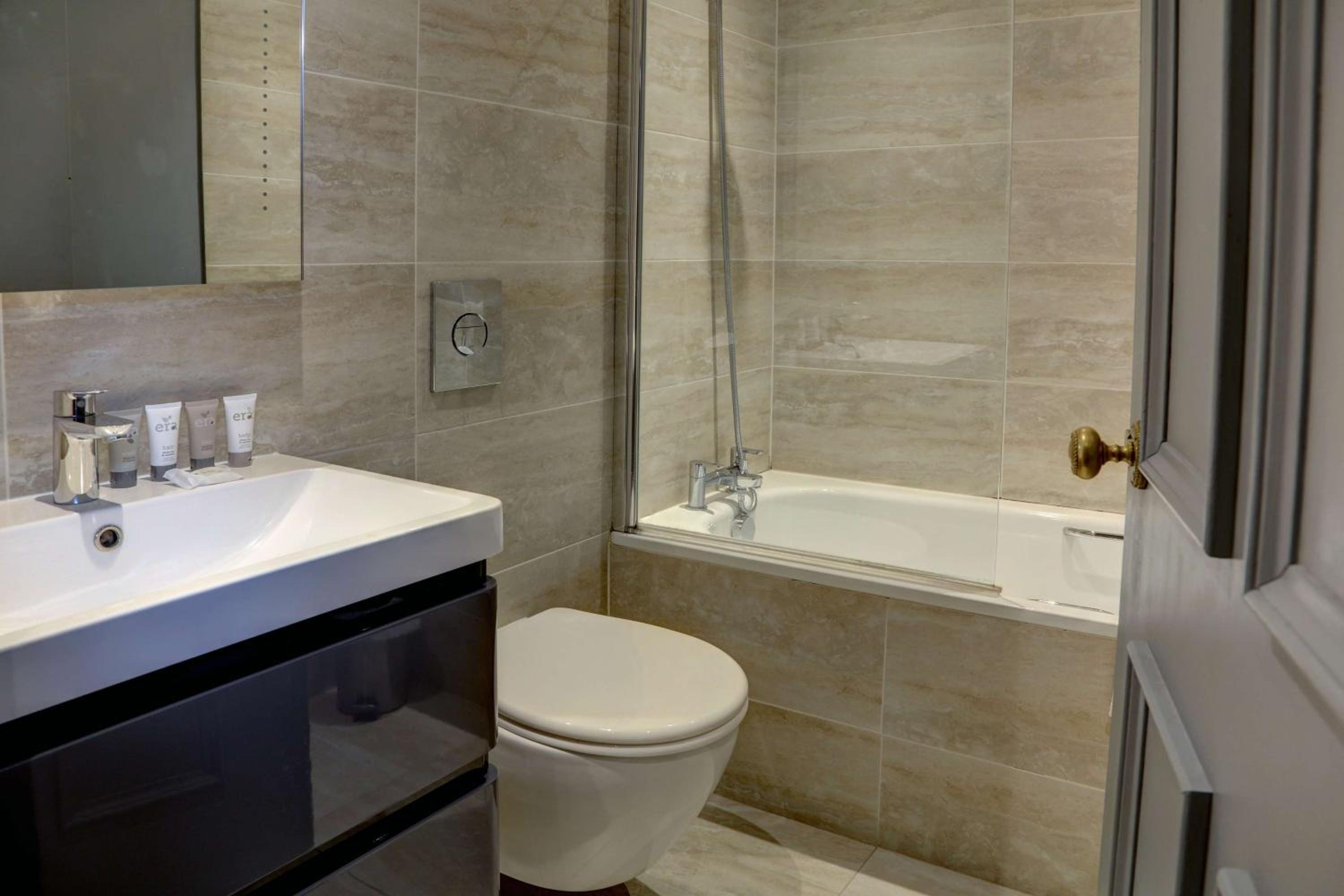Standard Twin Room - Photo 4