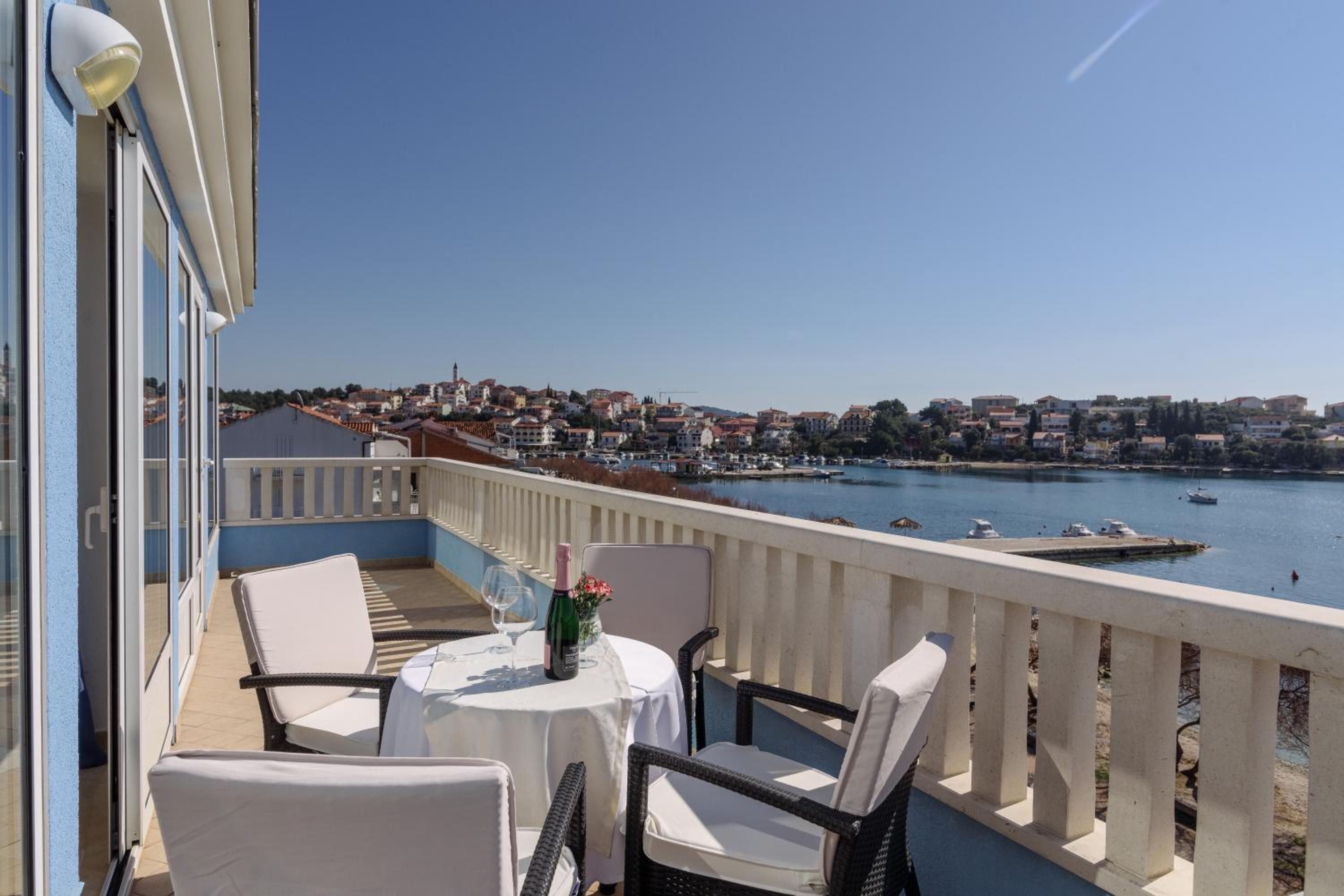 Superior Penthouse Apartment with Balcony and Sea View photo 3