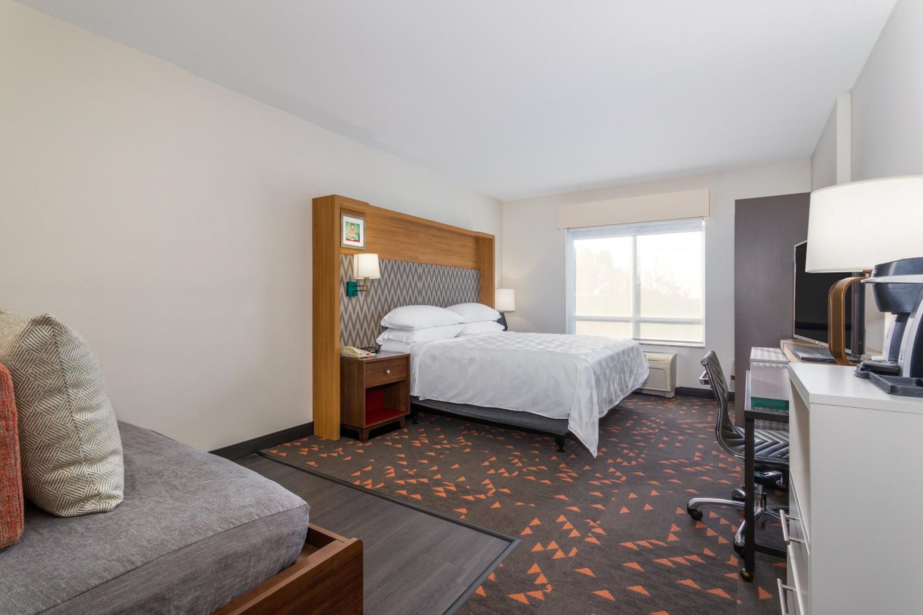 Standard King Room with Mobility Accessible Tub