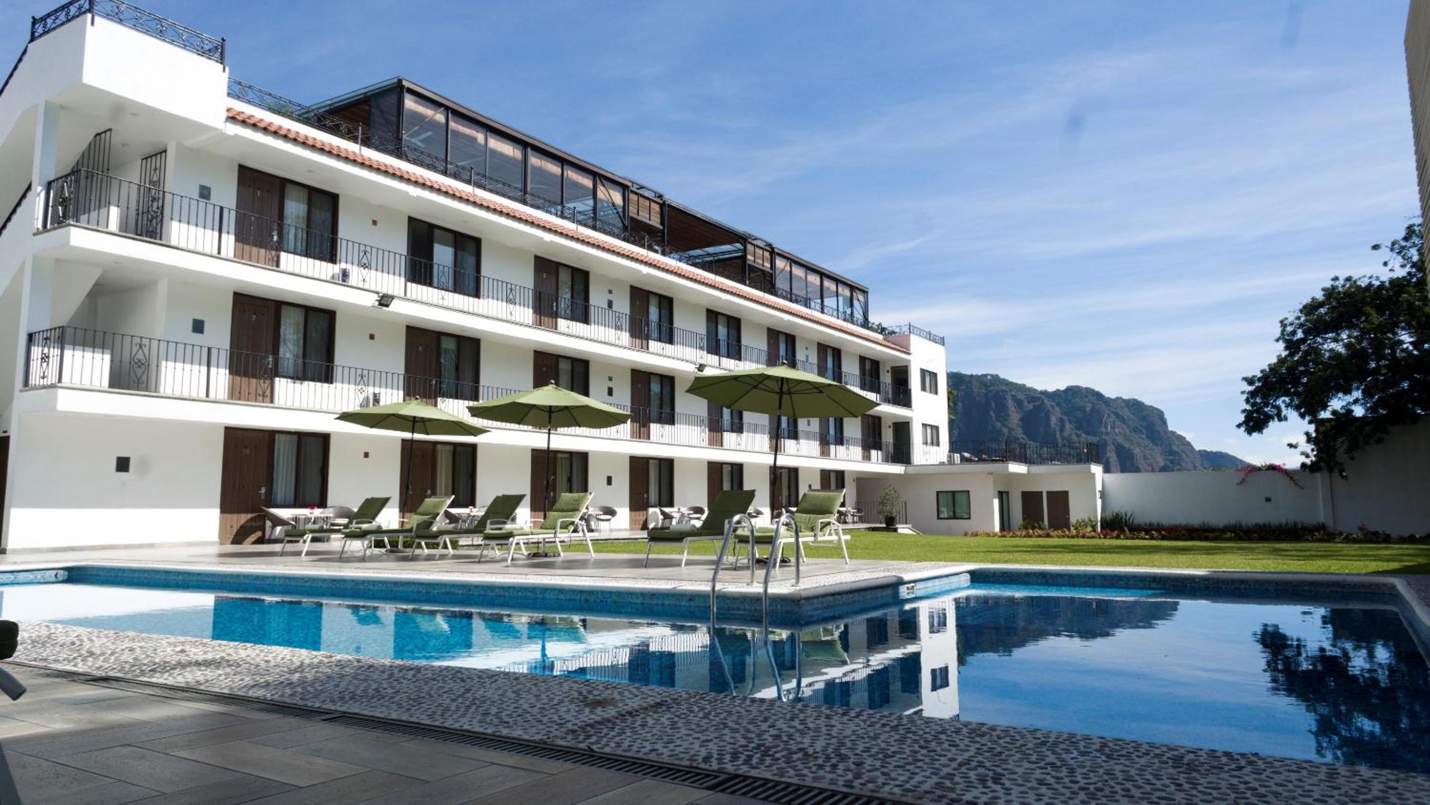 Double Room with Pool View photo 3
