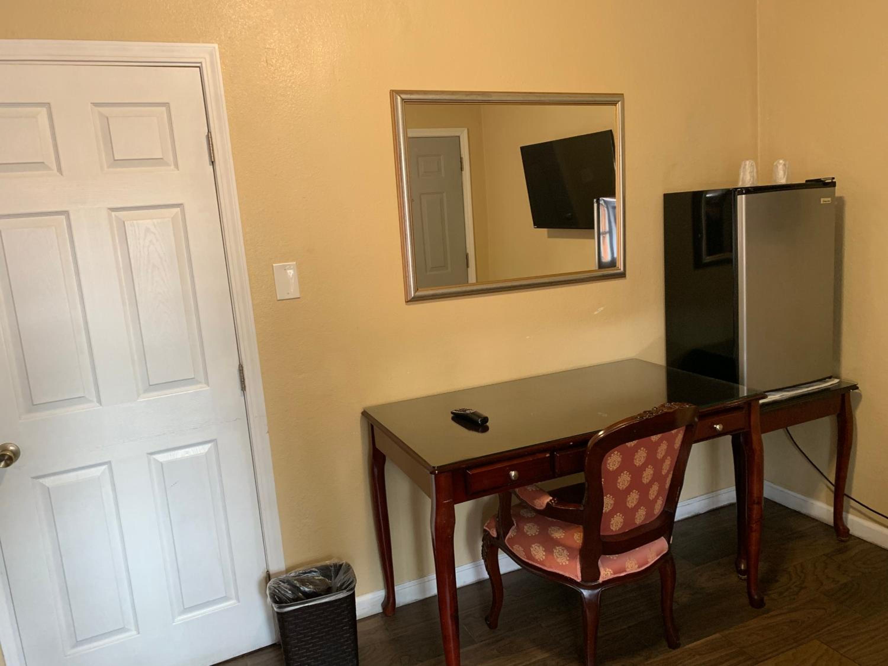 Queen Room photo 1