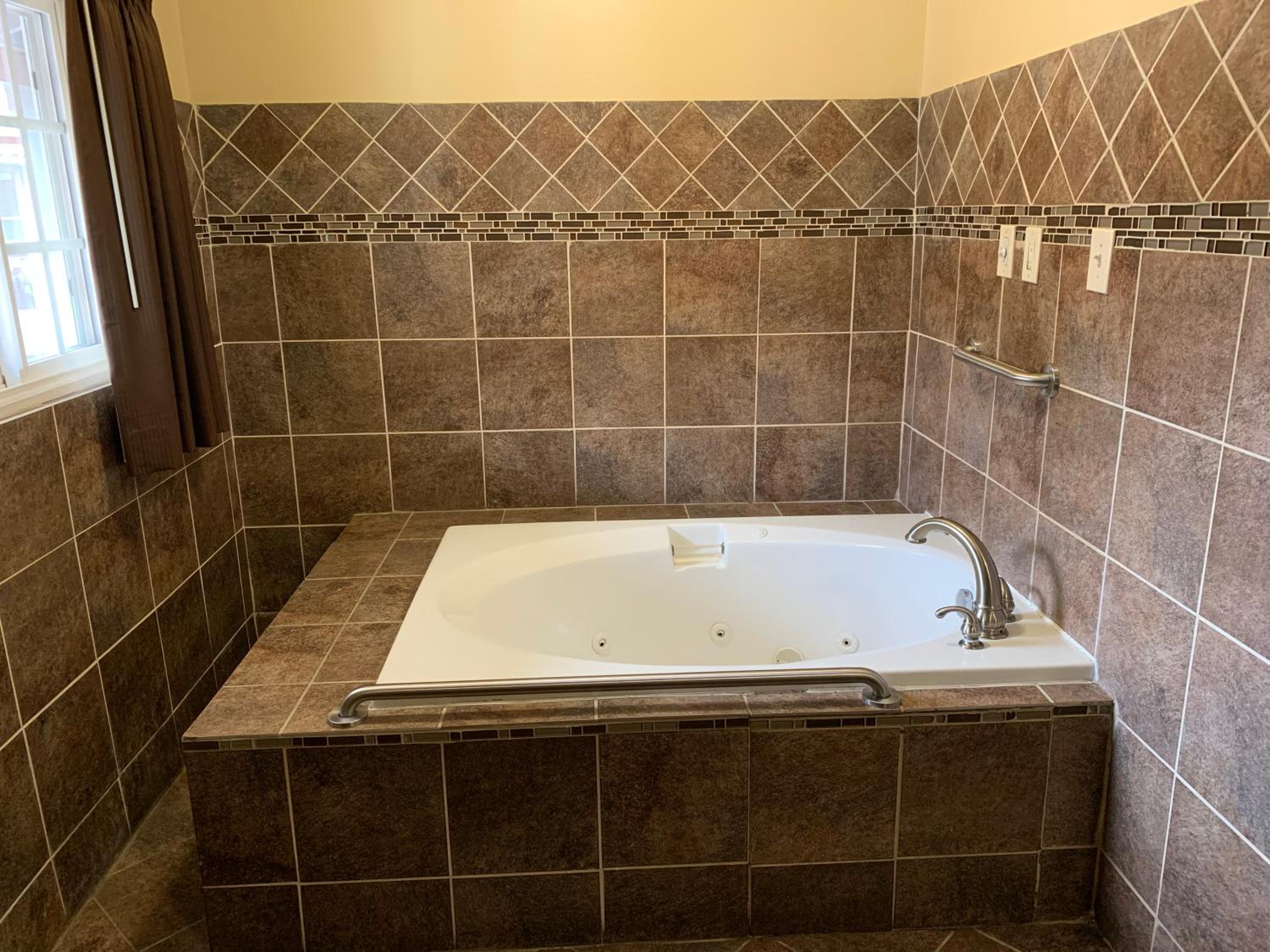 Queen Room with Spa Bath photo 2