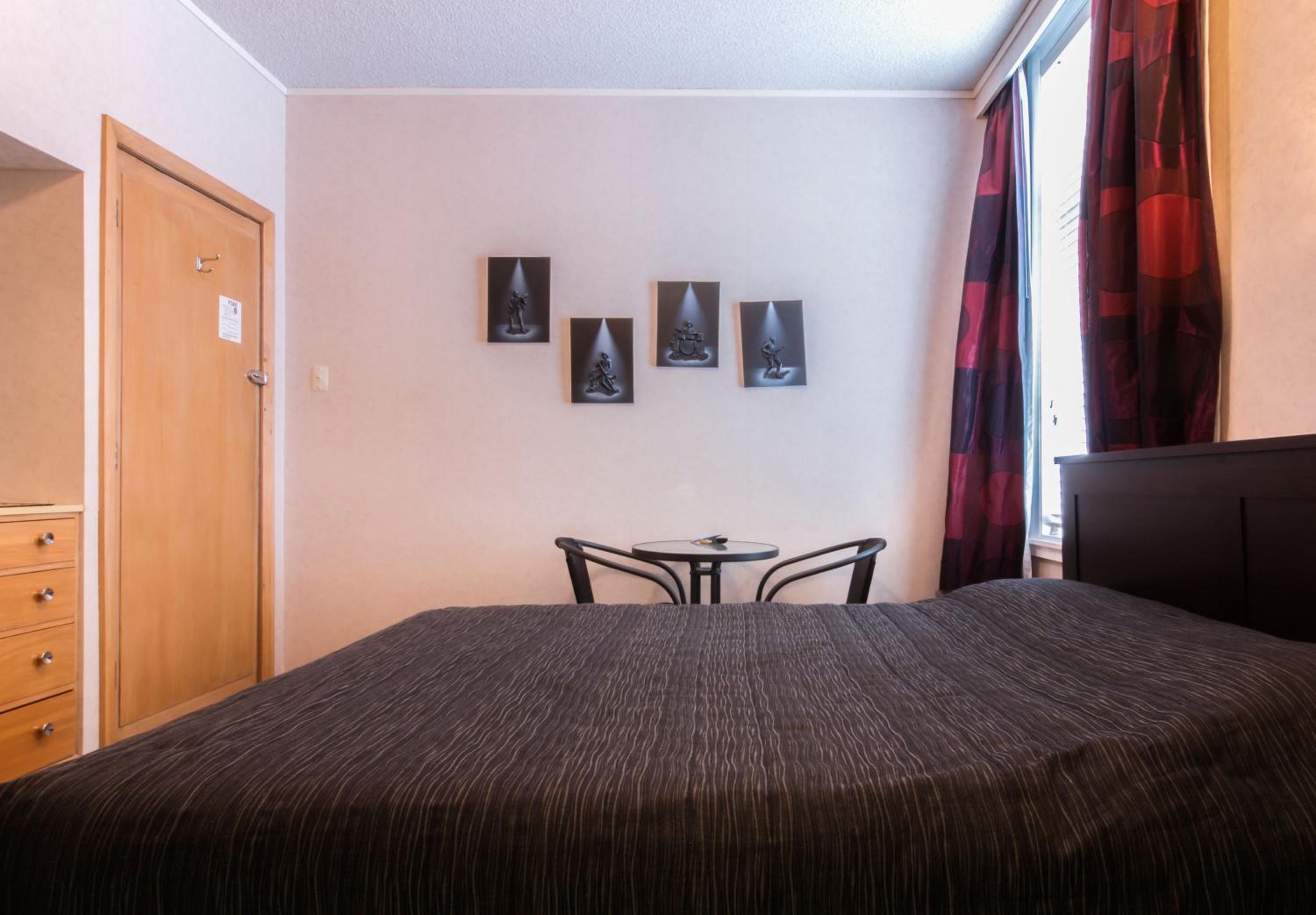 Standard Double Room - Photo 9