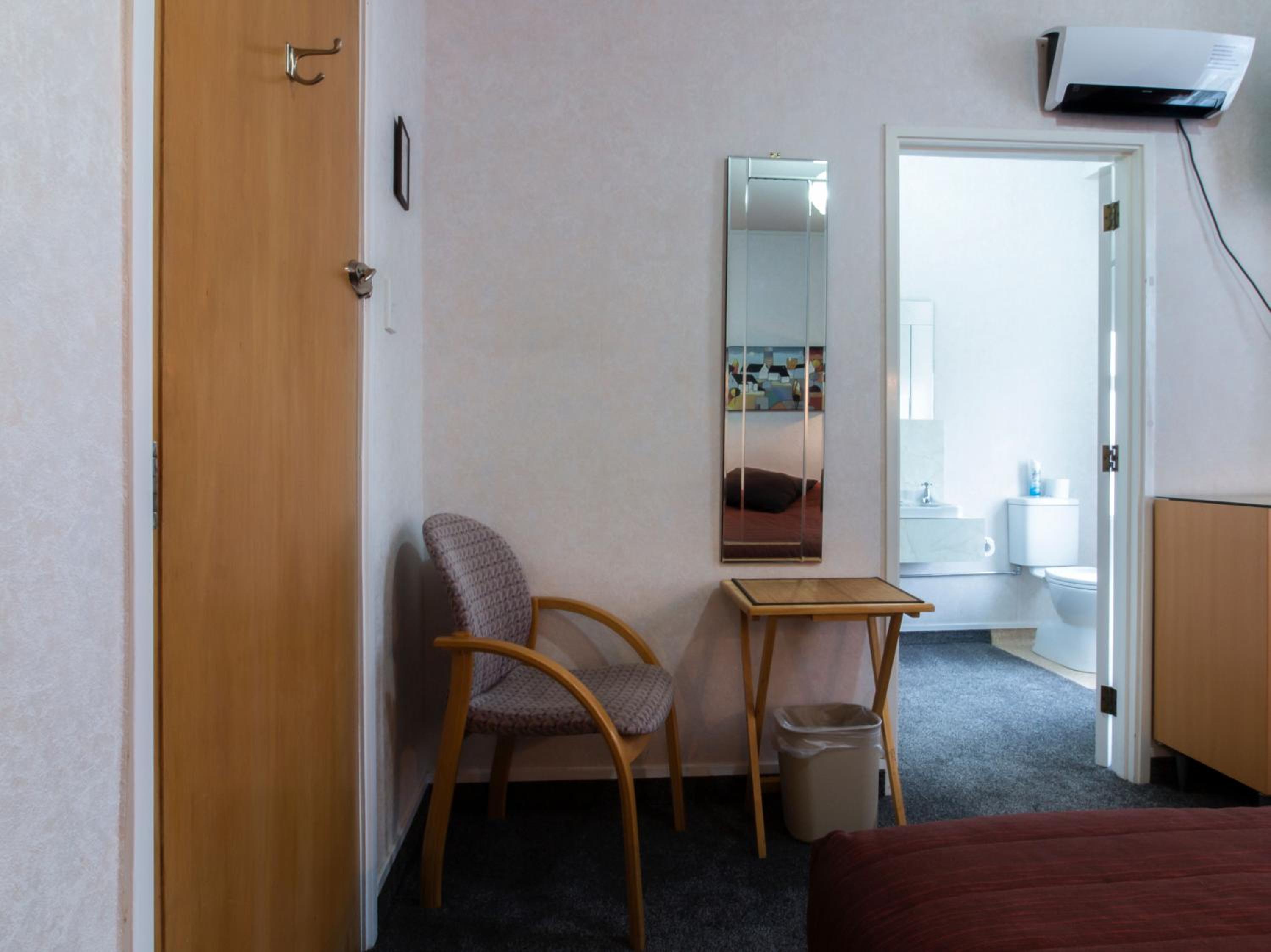 Standard Double Room - Photo 11