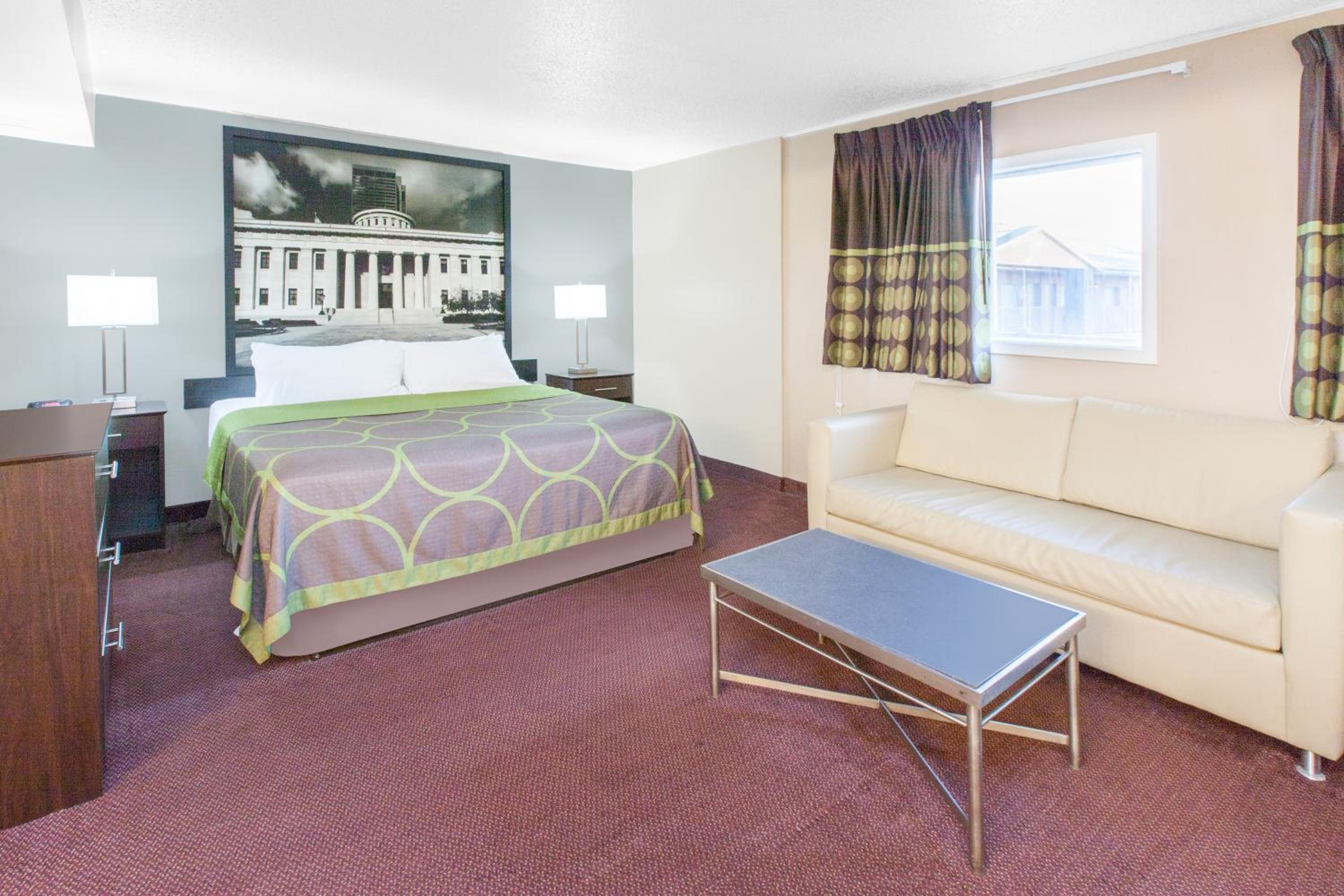 Efficiency King Room with Sofa Bed and Kitchenette - Smoking photo 2