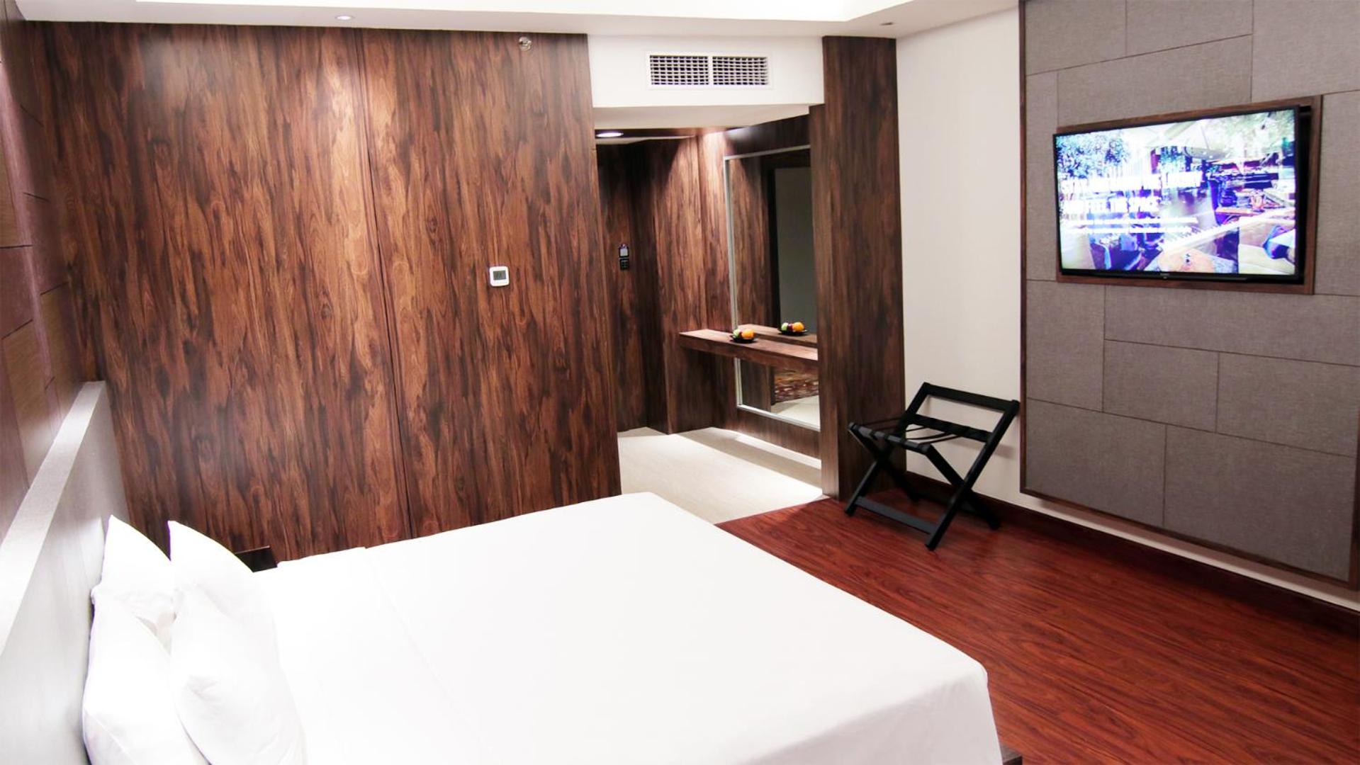 Superior Double Room (Smoking) - Photo 5