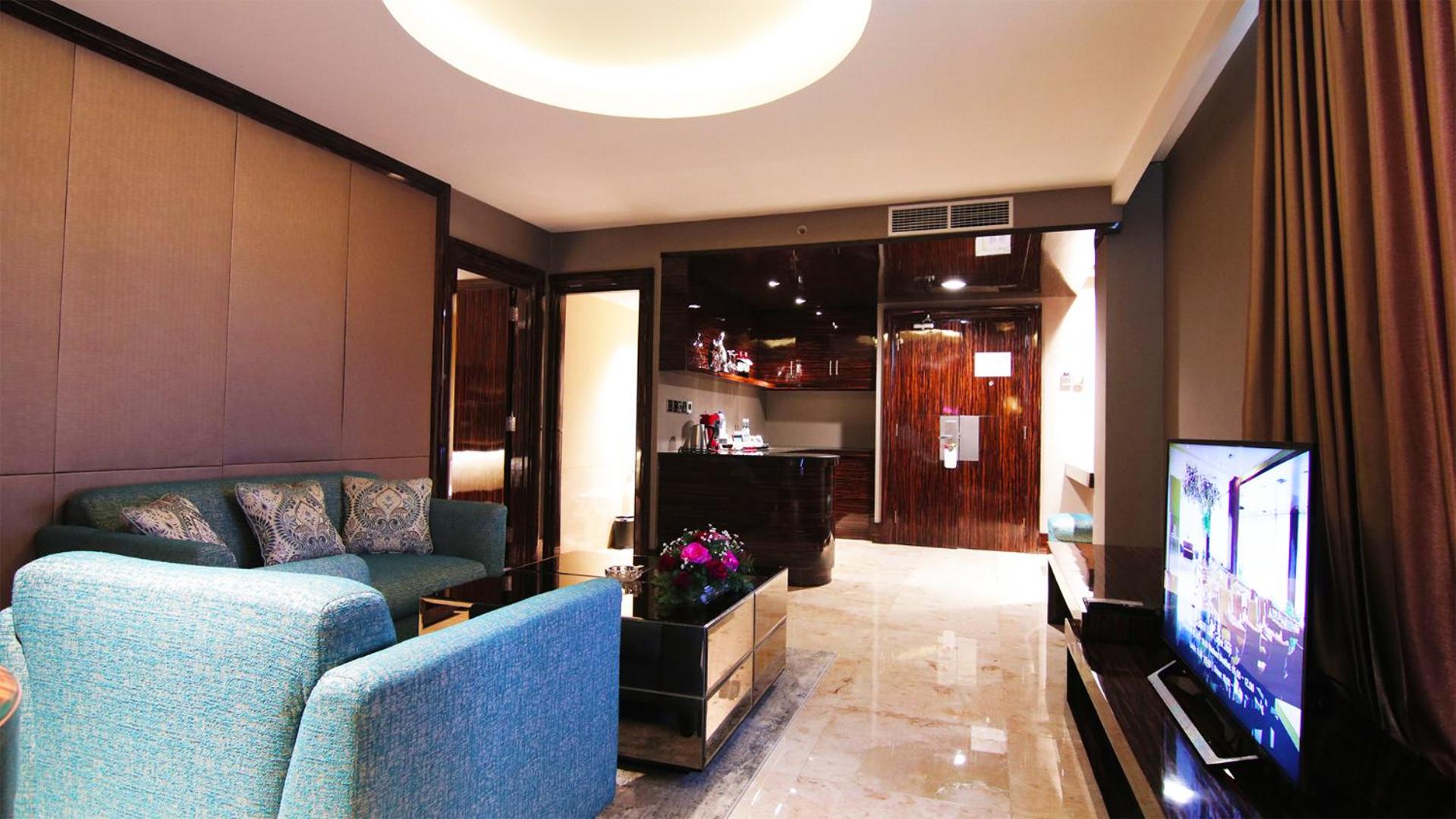 Executive Suite - Photo 3