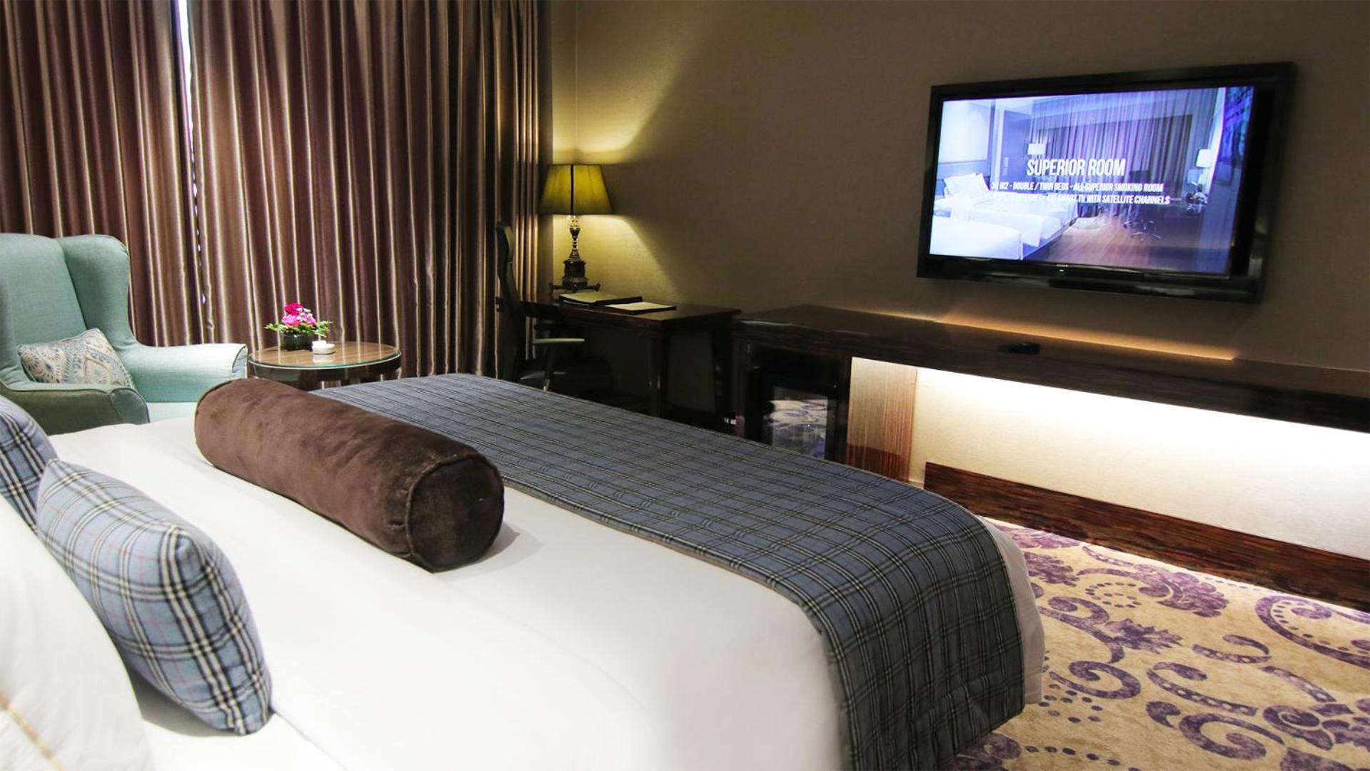 Executive Suite - Photo 4