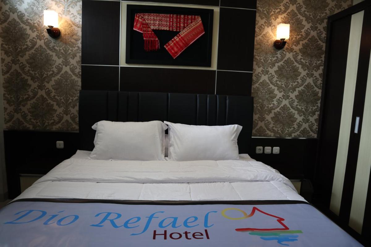 Deluxe Room (2 Adults + 1 Child)