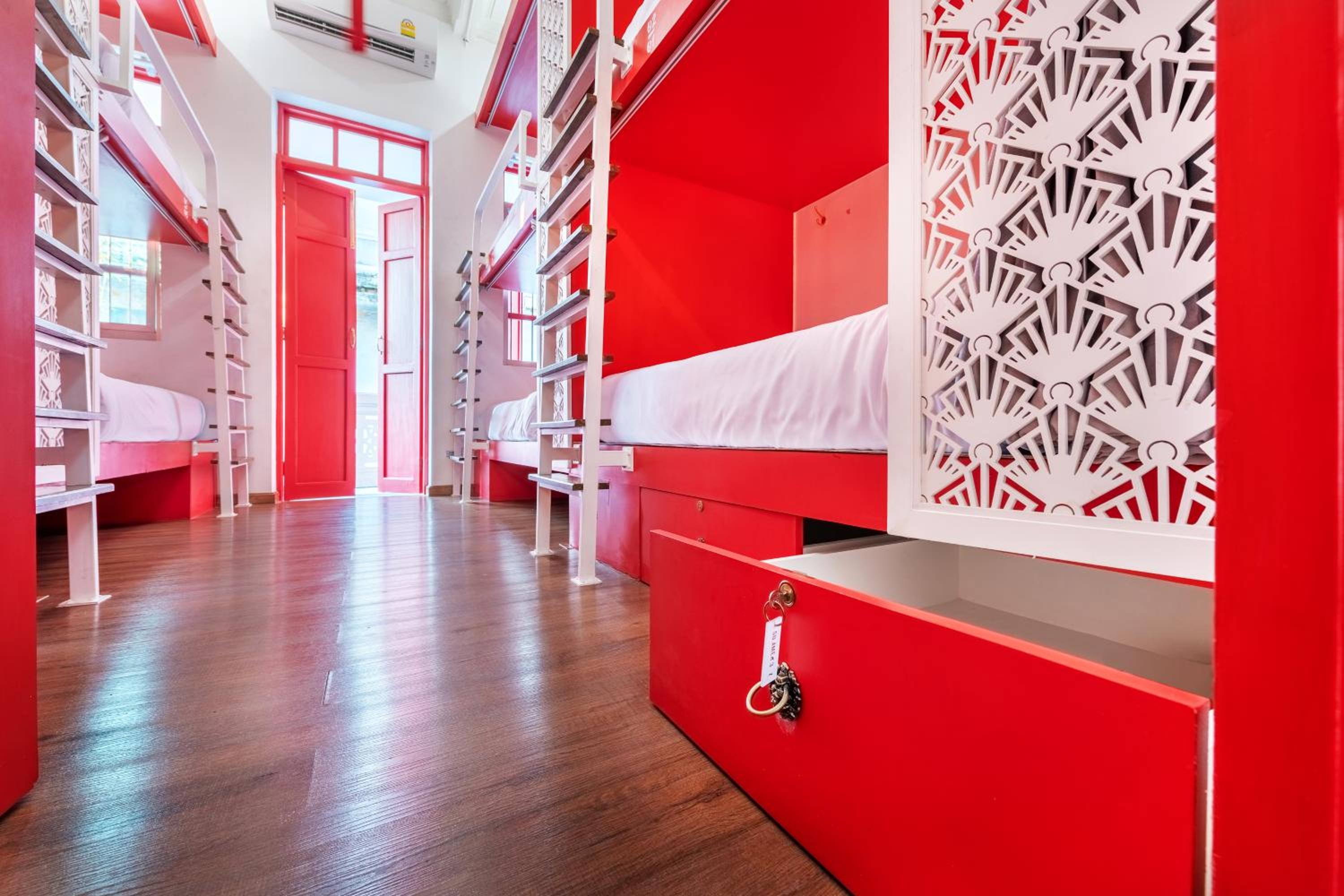 Bed in 8-Bed Dormitory Room photo 1