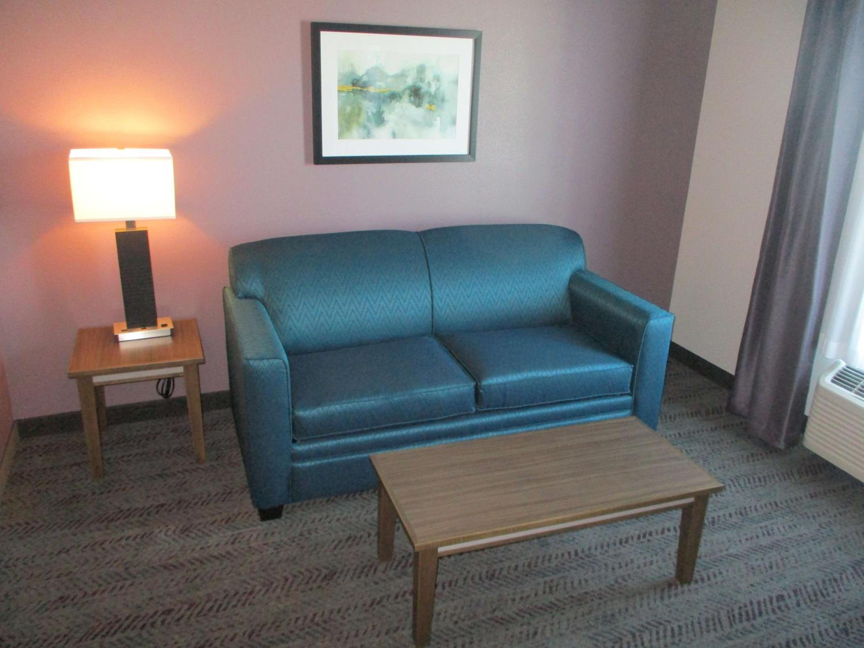 Queen Suite with Two Queen Beds - Non-Smoking - Photo 3