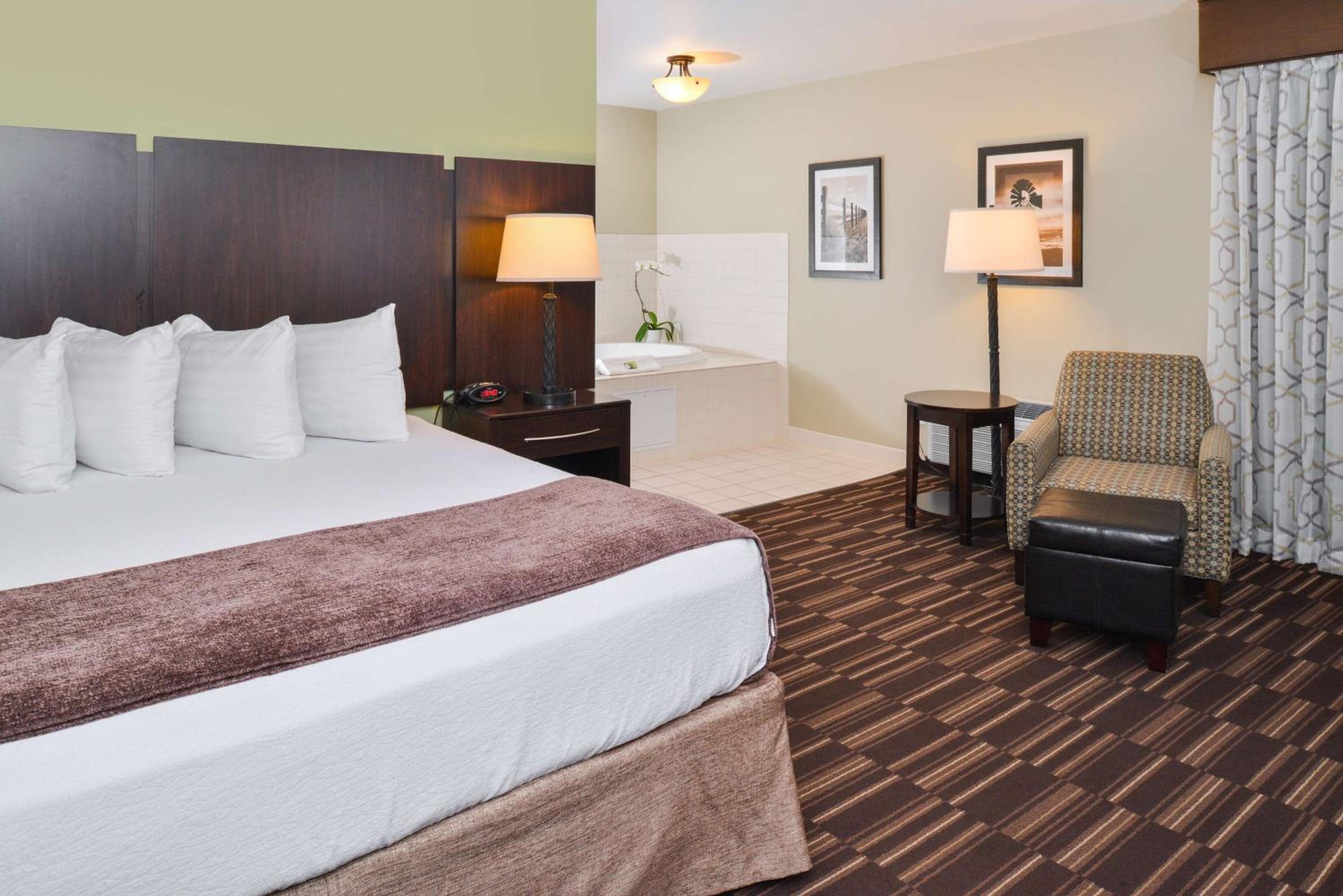 Deluxe King Room with Spa Bath