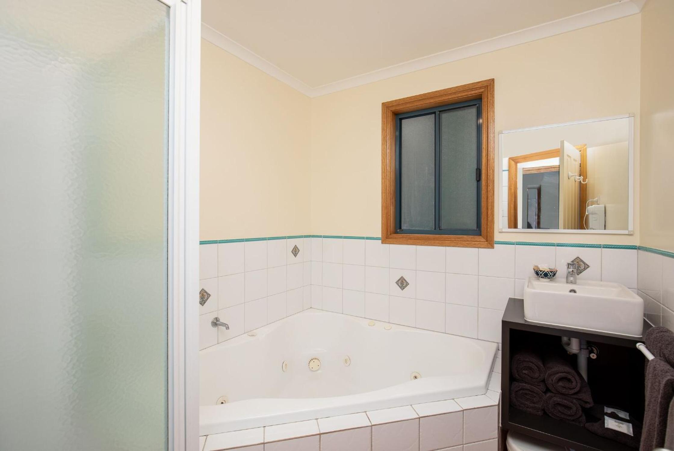 3 Bedroom Bungalow photo 2