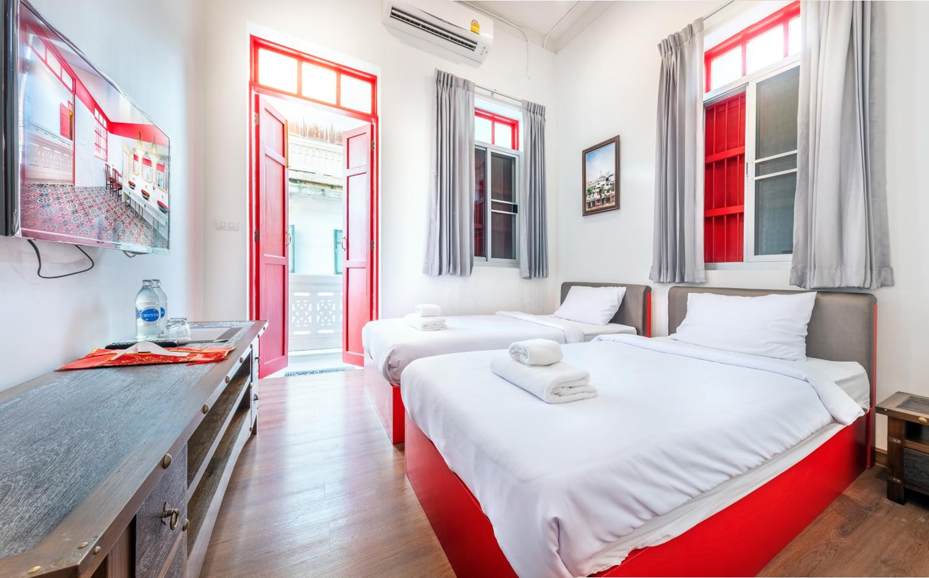 Deluxe Twin Room photo 2