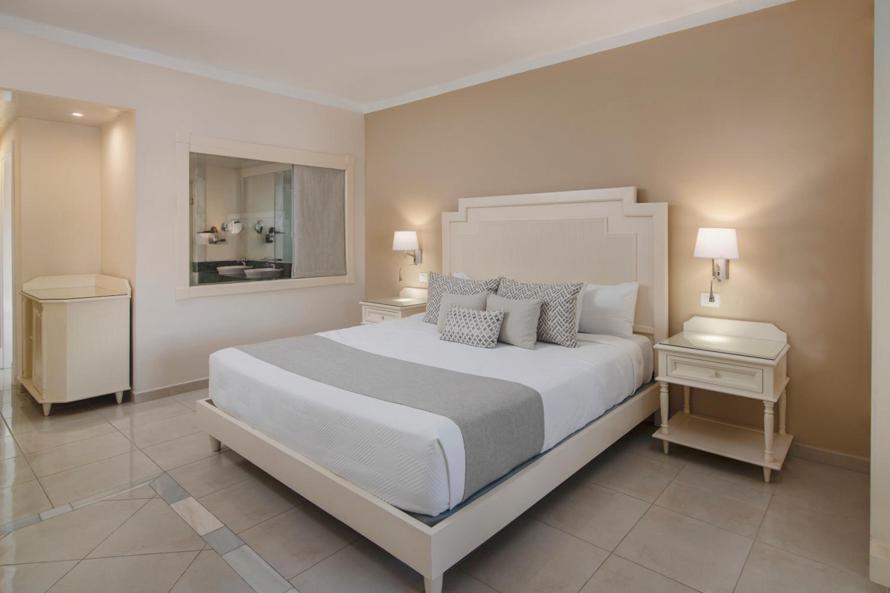 1 King Bed Castle View Junior Suite DBL