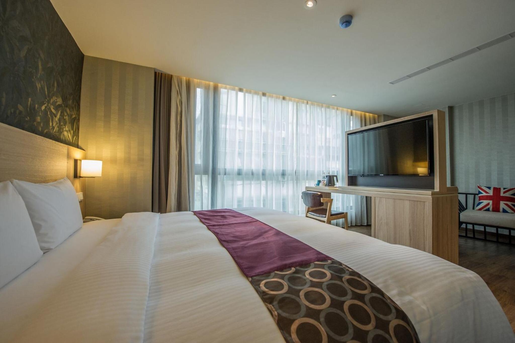 Deluxe King Room