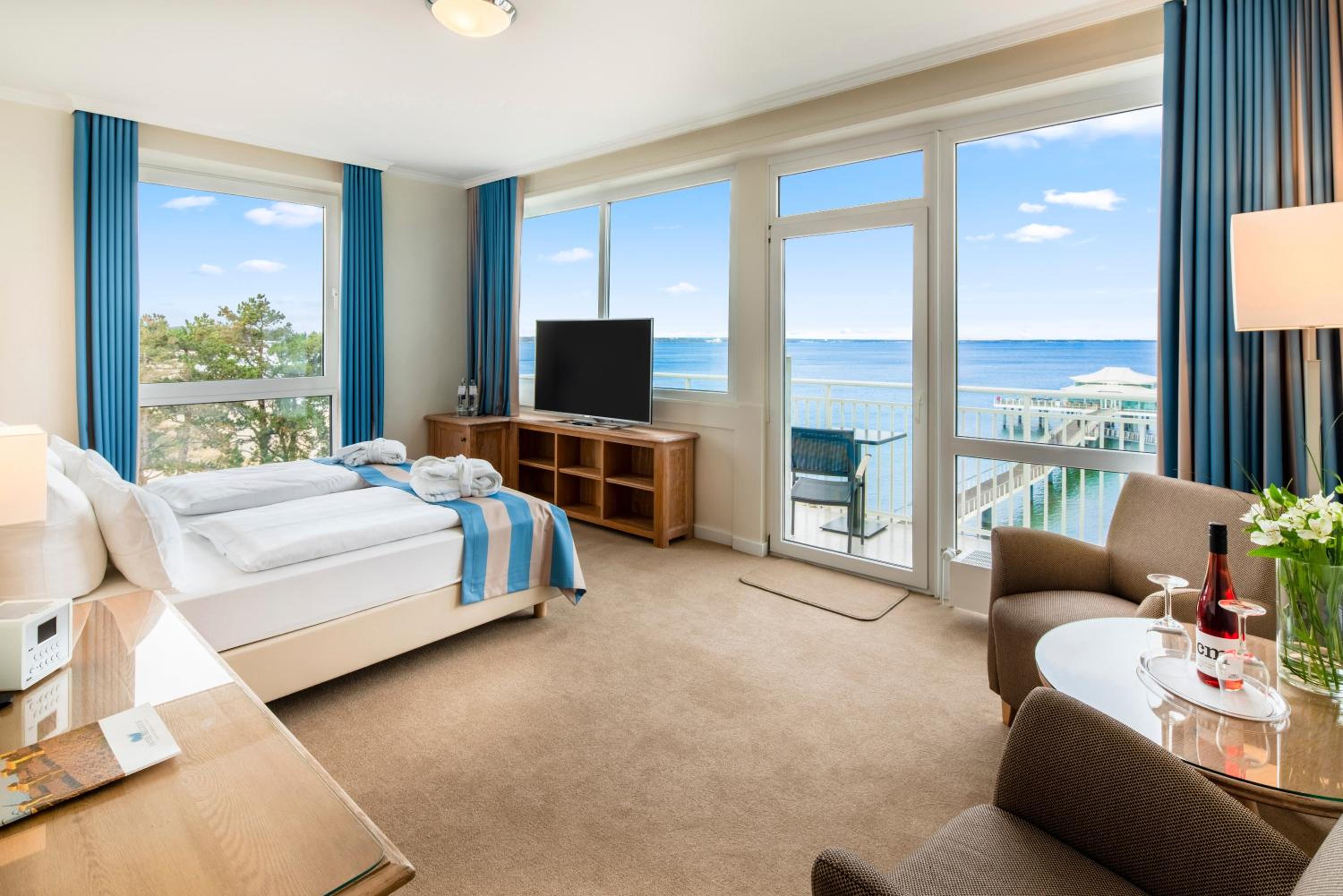 Deluxe Double Room with Sea View photo 1