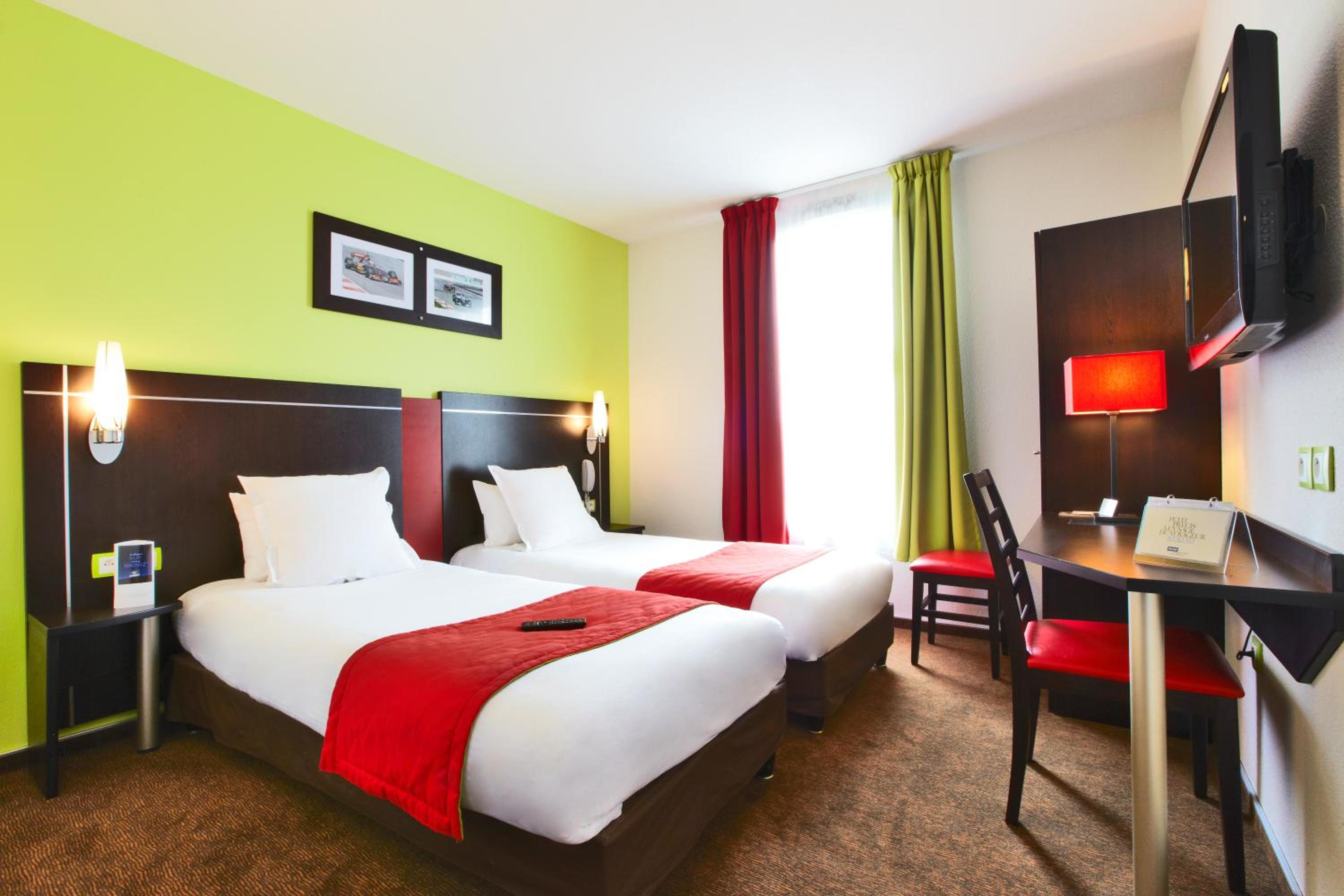 Twin Room - Photo 1