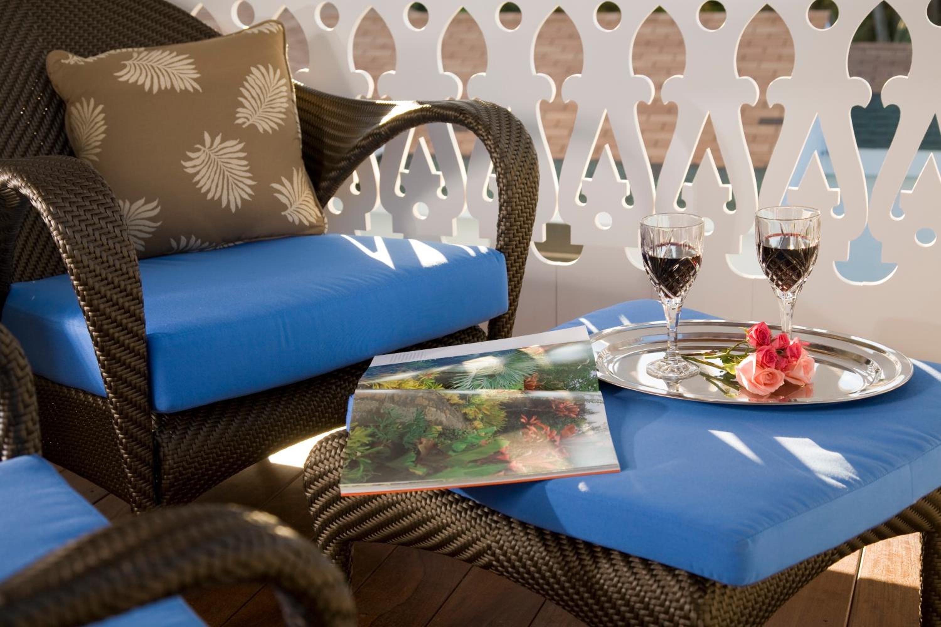 Deluxe King Room with Spa Bath photo 2