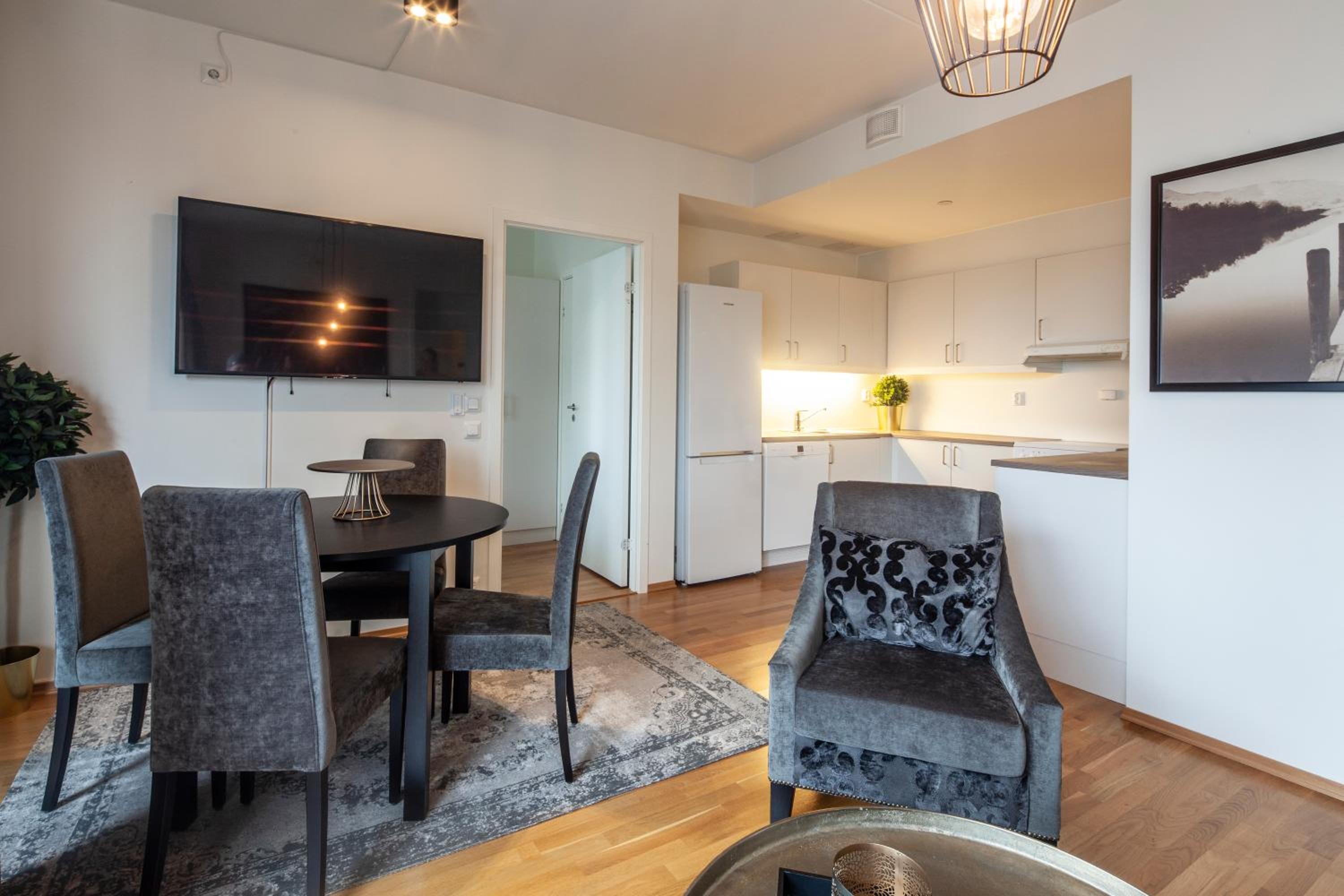 Two-Bedroom Apartment with Balcony photo 2