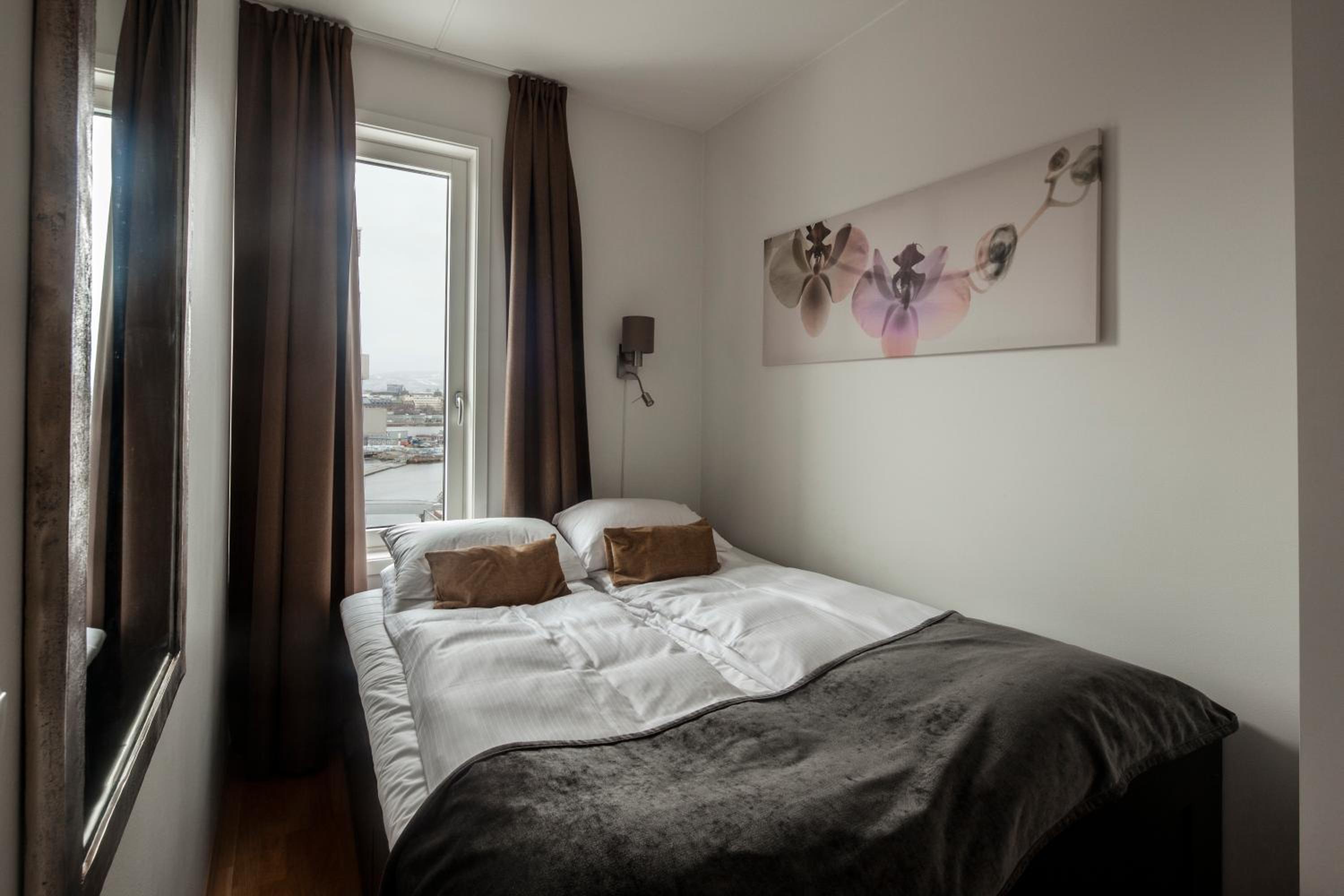Two-Bedroom Apartment with Balcony photo 3