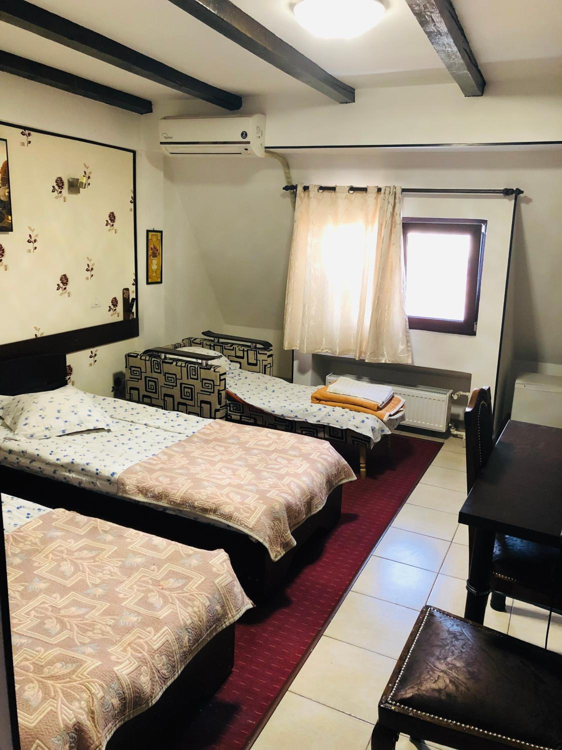 Standard Triple Room - Photo 2