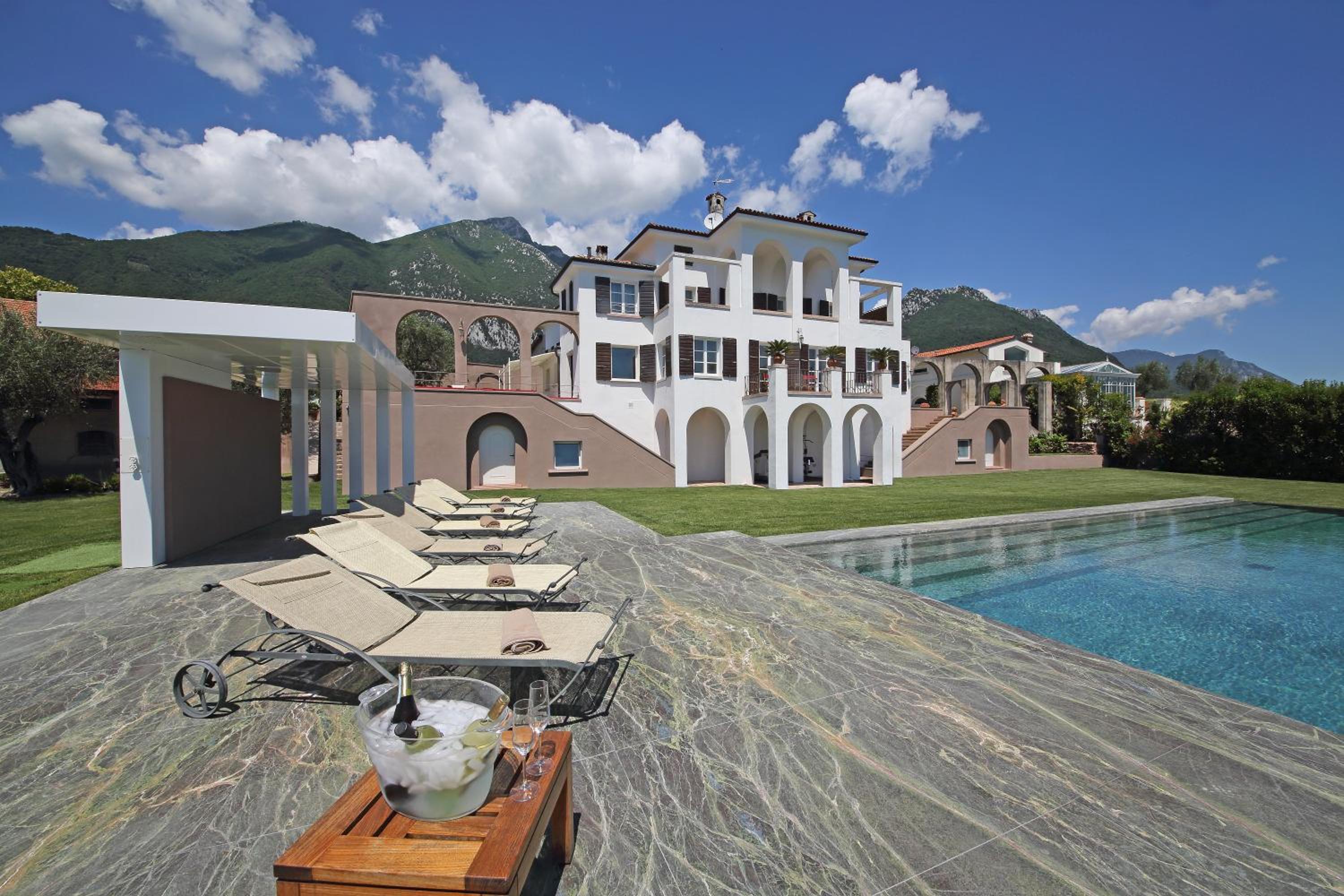 Deluxe Villa photo 2
