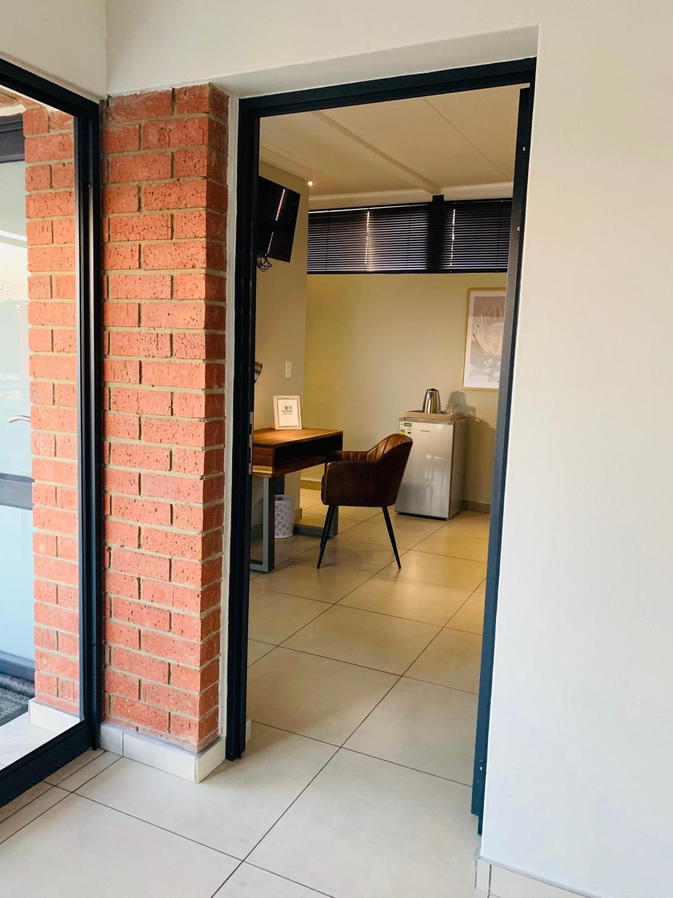 Deluxe Double or Twin Room - Photo 11