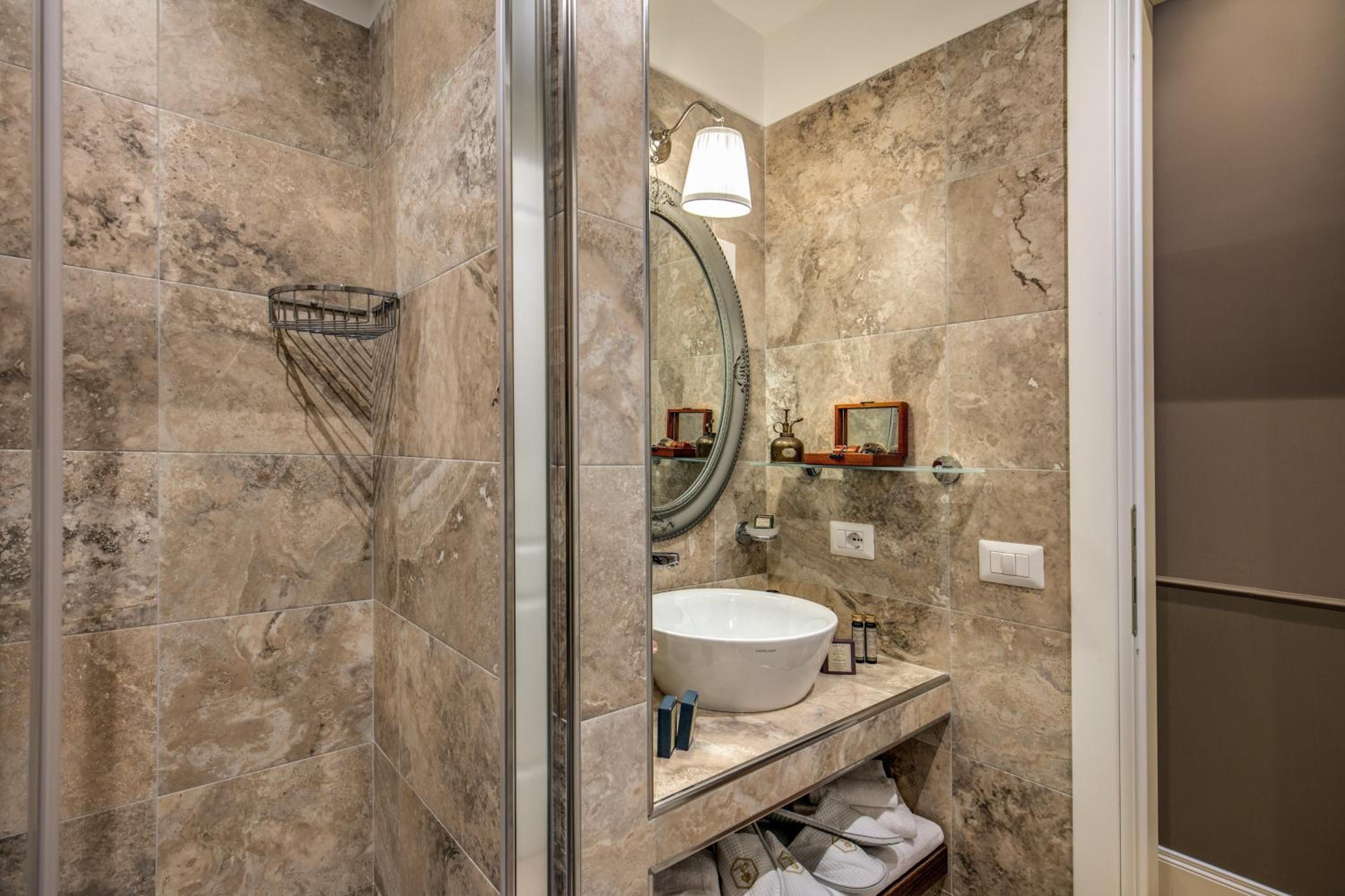 Deluxe Double or Twin Room photo 3