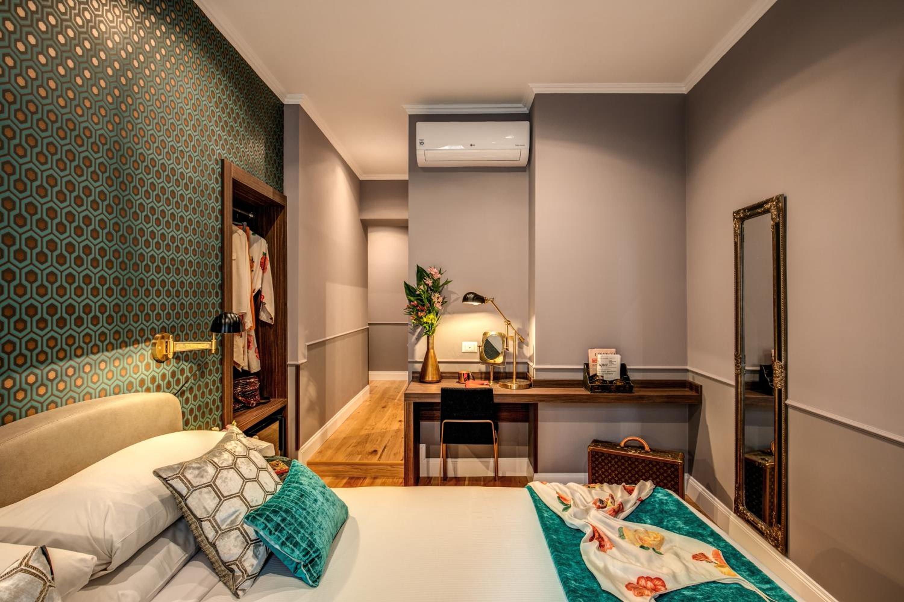 Deluxe Double or Twin Room photo 3