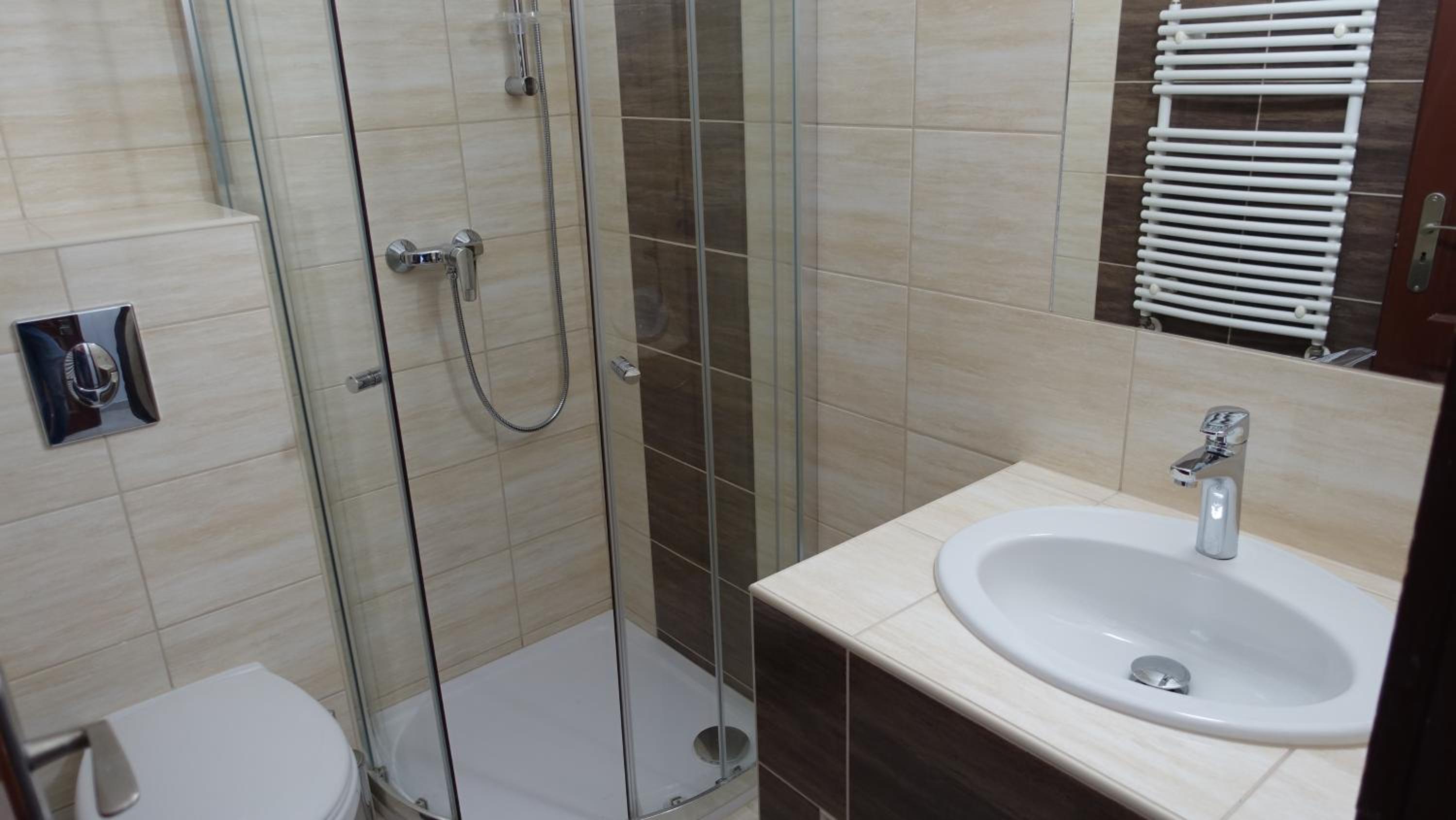 Double or Twin Room with Bathroom - Photo 10