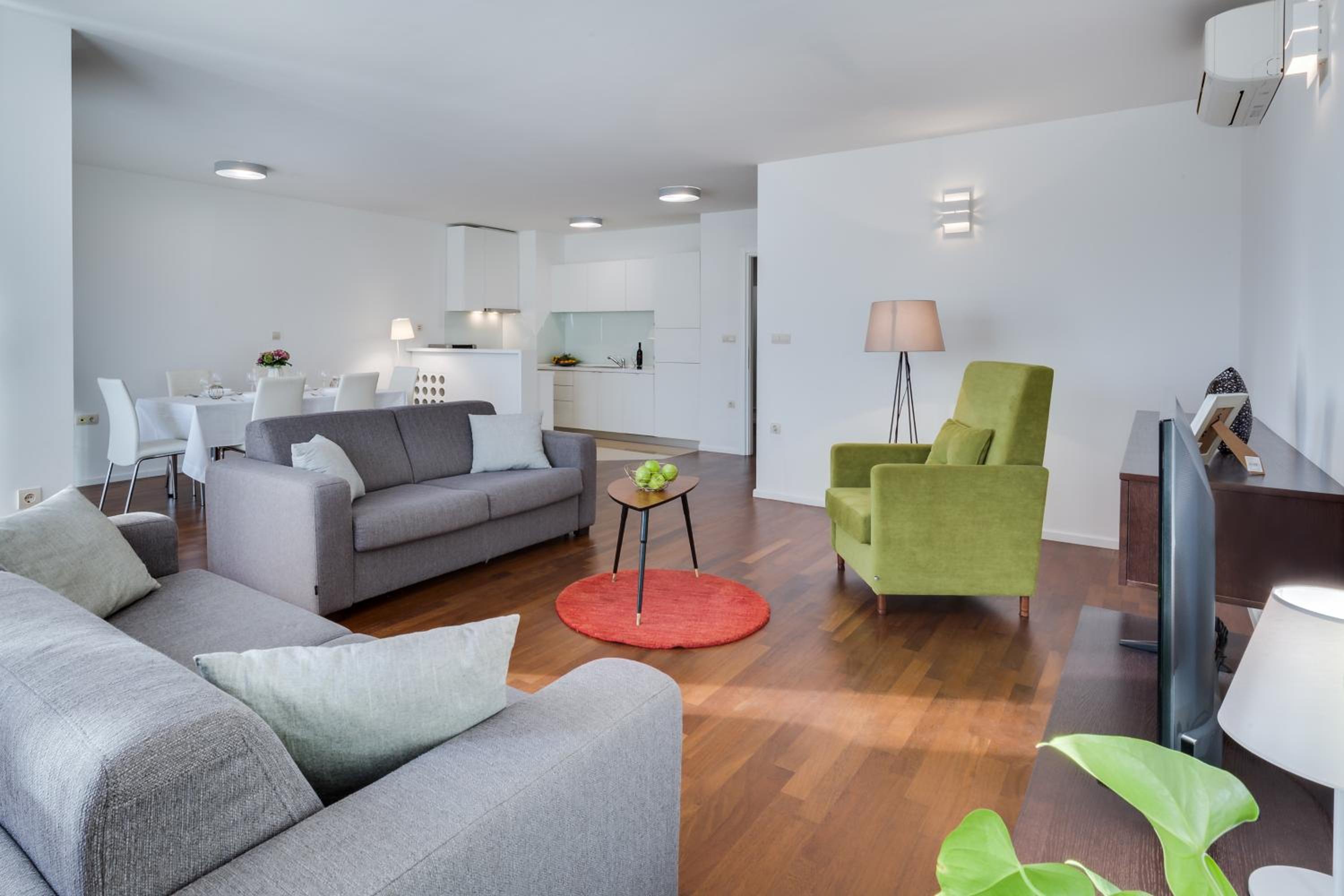 Luxury Three-Bedroom Apartment photo 1