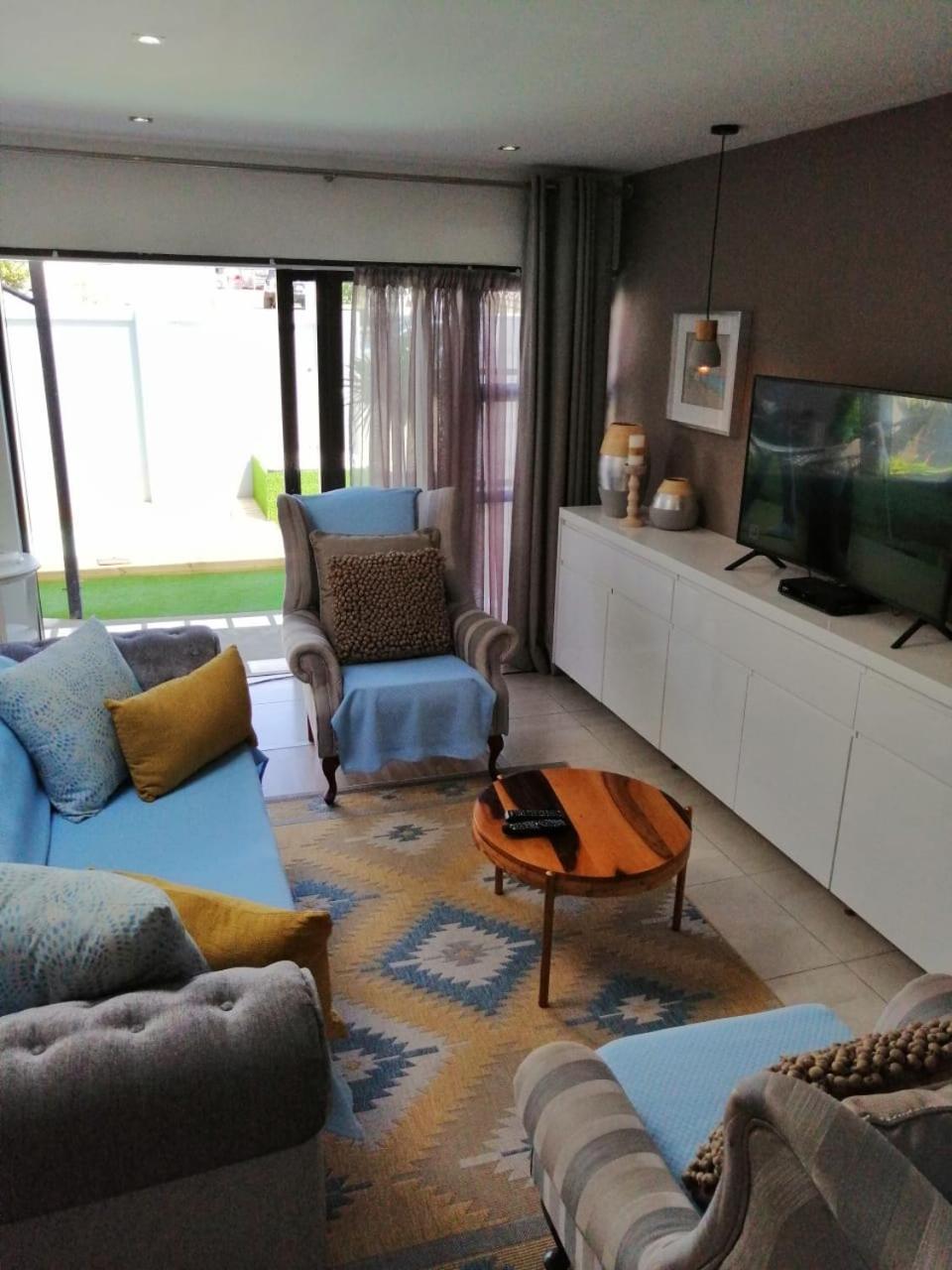 Apartment photo 2