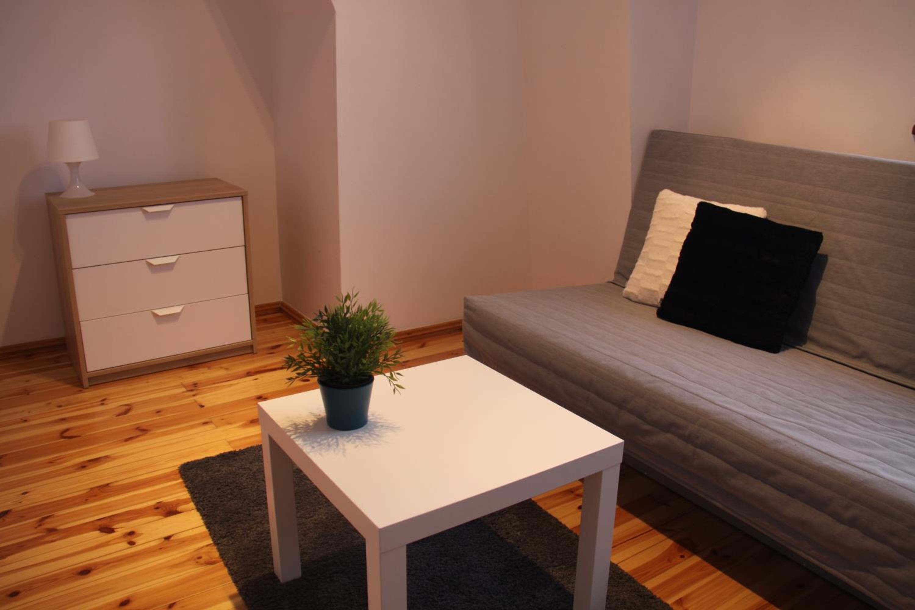 Two-Bedroom Apartment - Photo 2